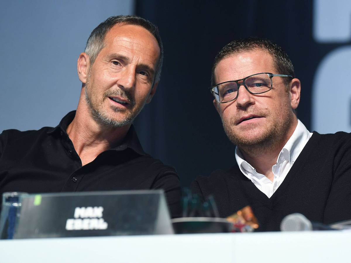 Adi Hütter (l.) und Max Eberl (r.) am 10. August 2021 als Trainer und Sportdirektor auf der Mitgliederversammlung von Borussia Mönchengladbach. imago images/Revierfoto