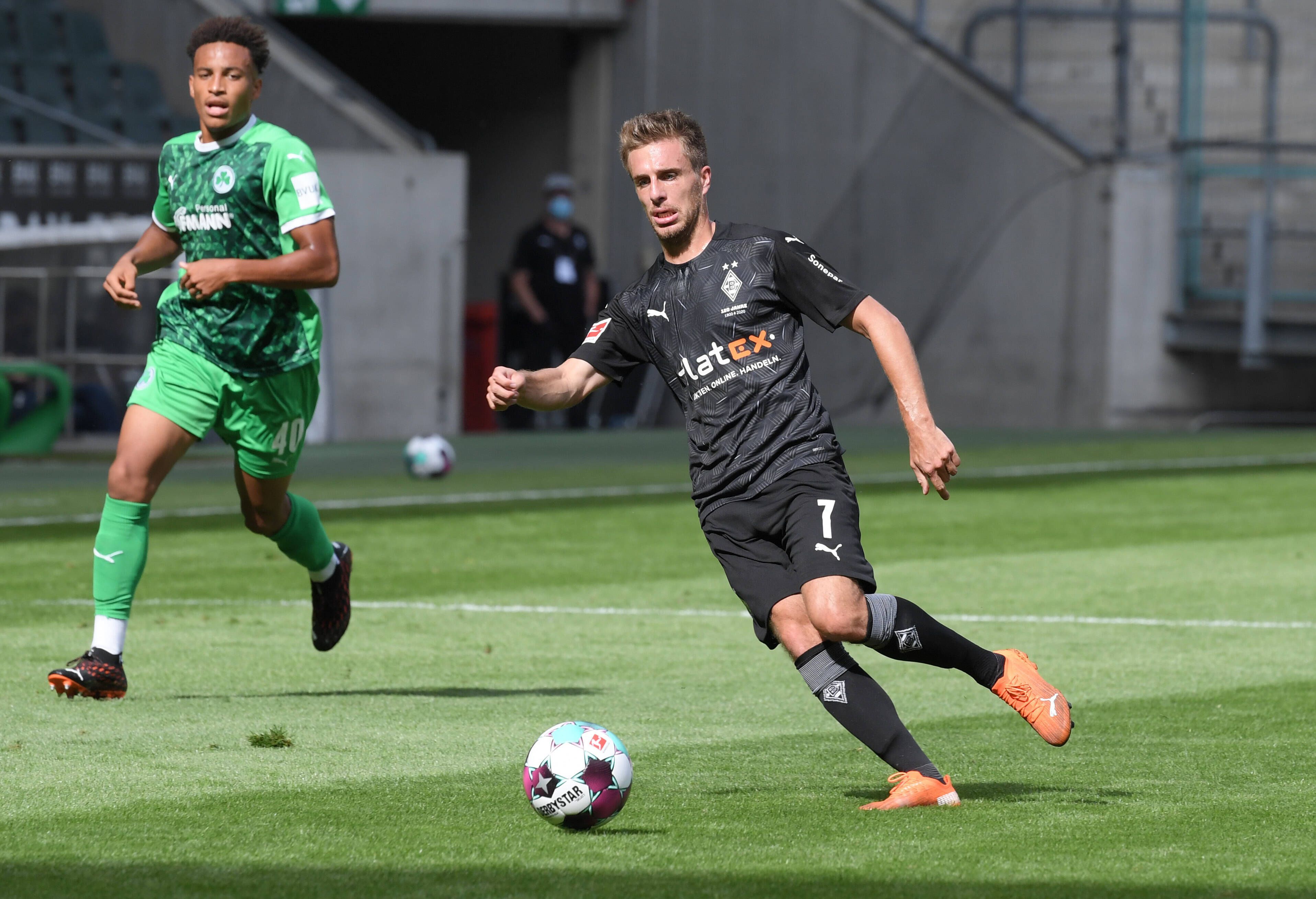 Patrick Herrmann von Borussia Mönchengladbach, hier im Testspiel am 27.August 2020, mit dem Ball am Fuß.