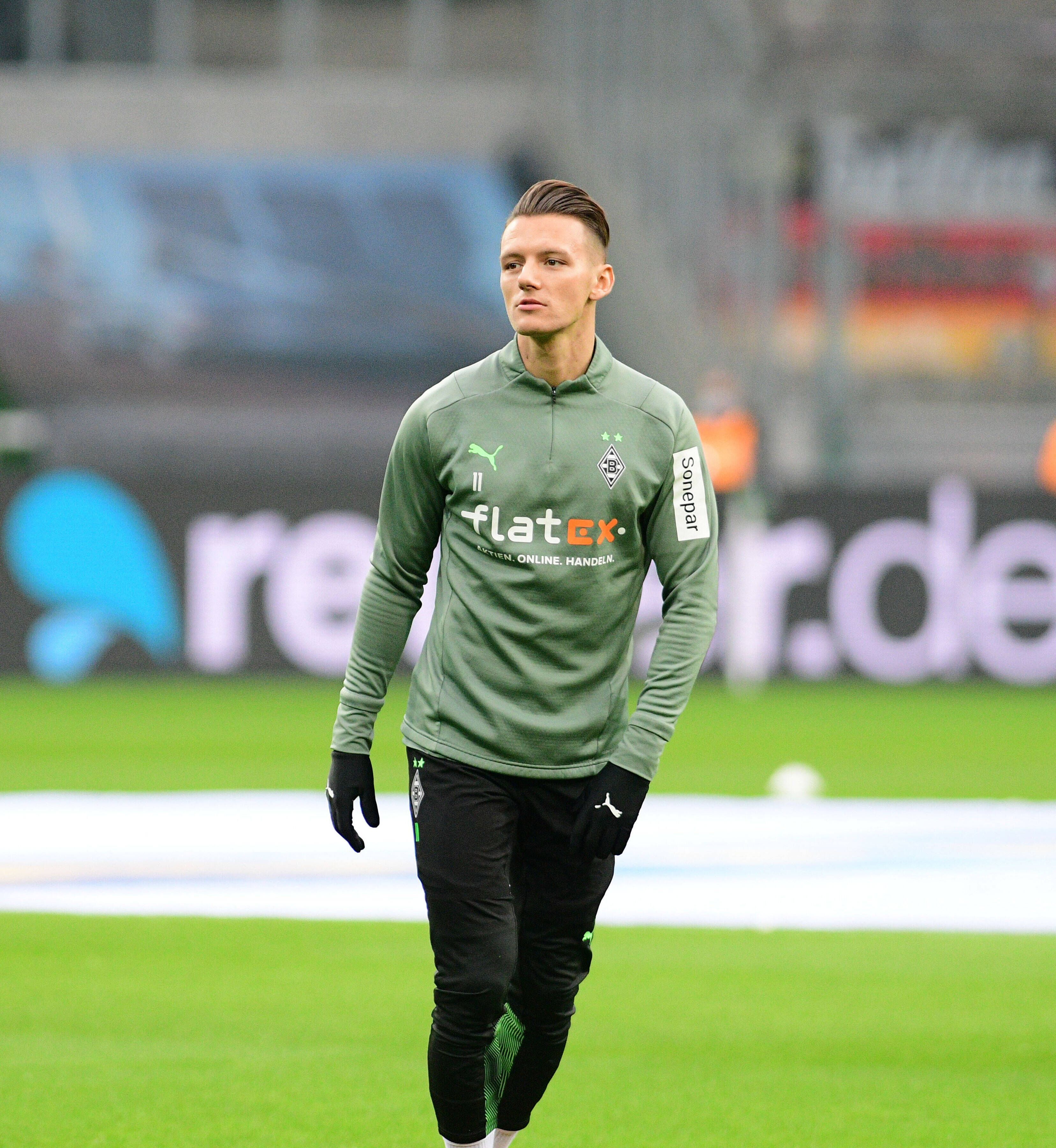 Hannes Wolf beim Aufwärmen für das Spiel von Borussia Mönchengladbach gegen Greuther Fürth am 20. November 2021.