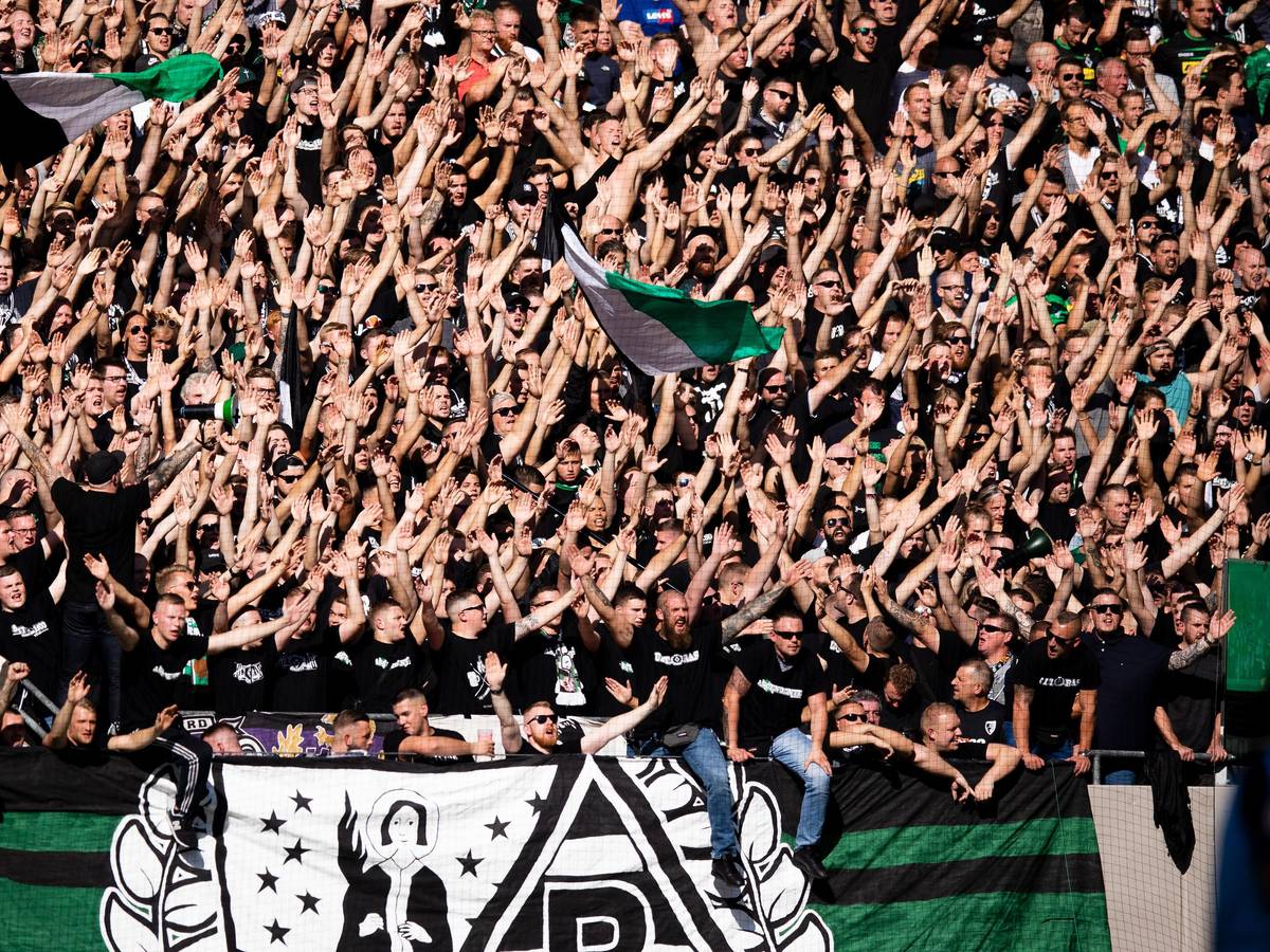 Fans von Borussia Mönchengladbach beim Derby in Köln am 14. September 2019.