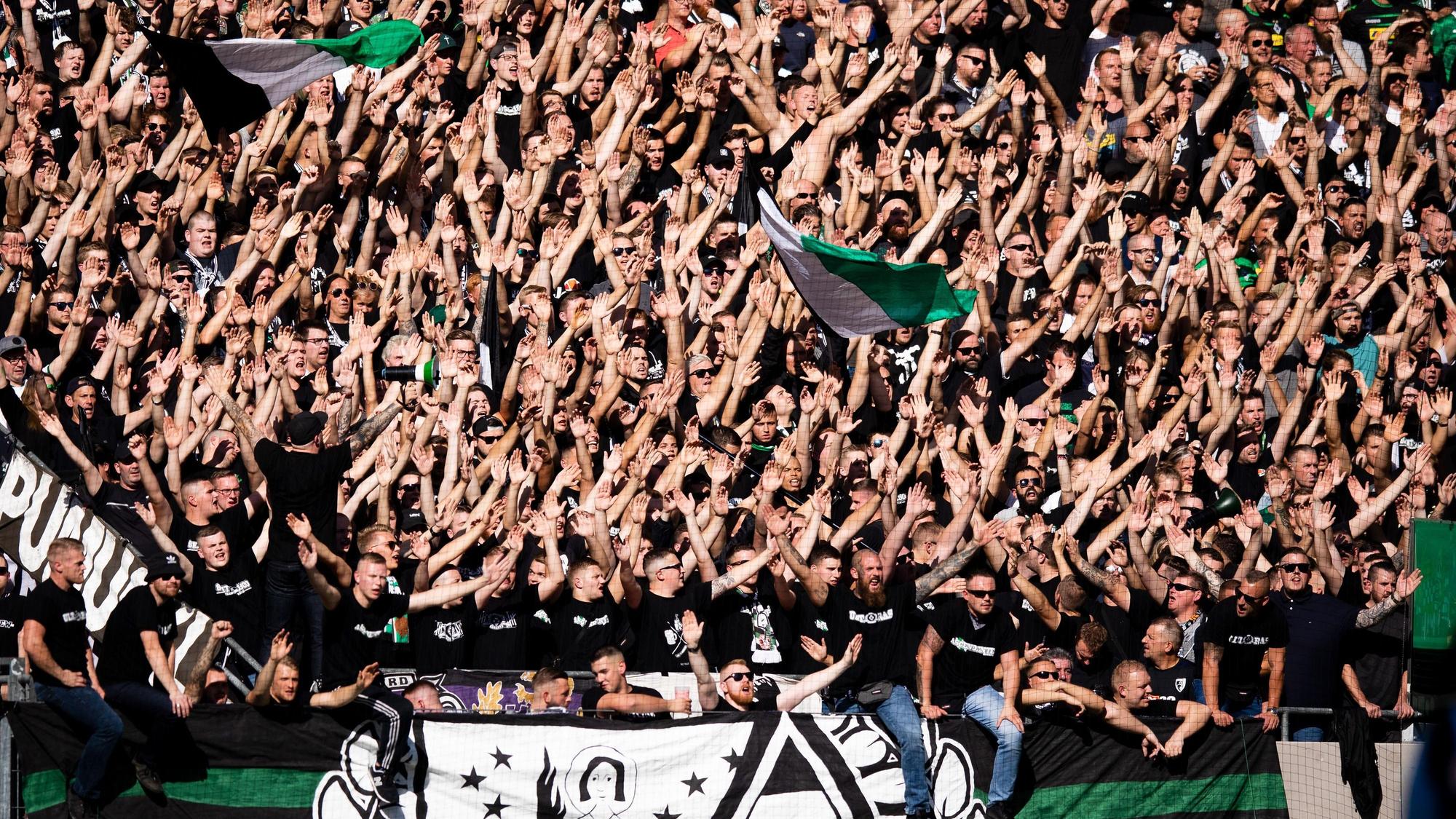 Fans von Borussia Mönchengladbach beim Derby in Köln am 14. September 2019.