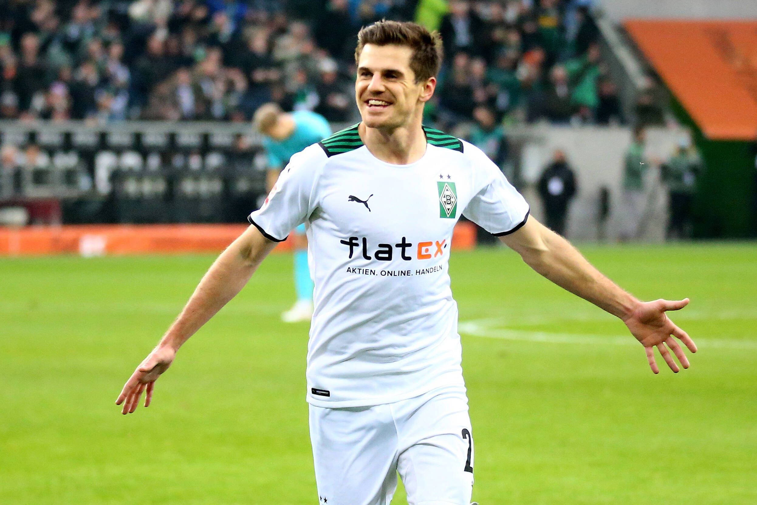 DFB-Nationalspieler Jonas Hofmann steht bei Fußball-Bundesligist Borussia Mönchengladbach unter Vertrag. Auf diesem Foto ist der Offensivspieler am 20. November 2021 im Borussia-Park zu sehen.