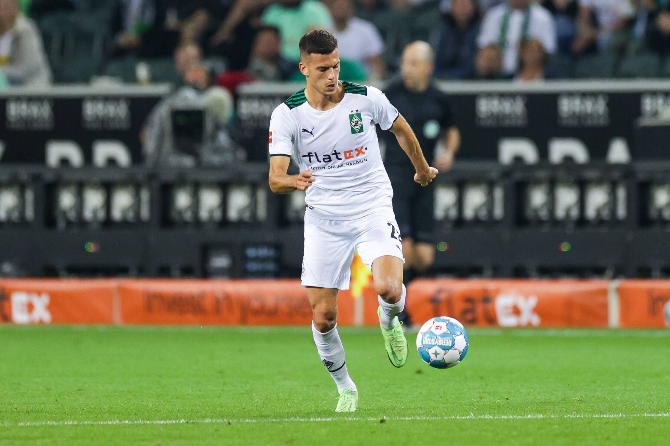 László Bénes, Mittelfeldspieler bei Borussia Mönchengladbach, im Bundesliga-Duell gegen Arminia Bielefeld am 12. September 2021 im Borussia-Park.