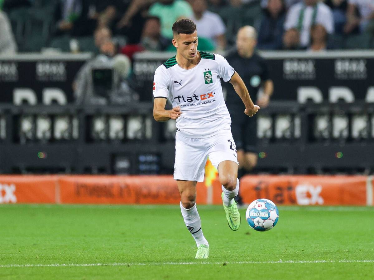 László Bénes, Mittelfeldspieler bei Borussia Mönchengladbach, im Bundesliga-Duell gegen Arminia Bielefeld am 12. September 2021 im Borussia-Park.