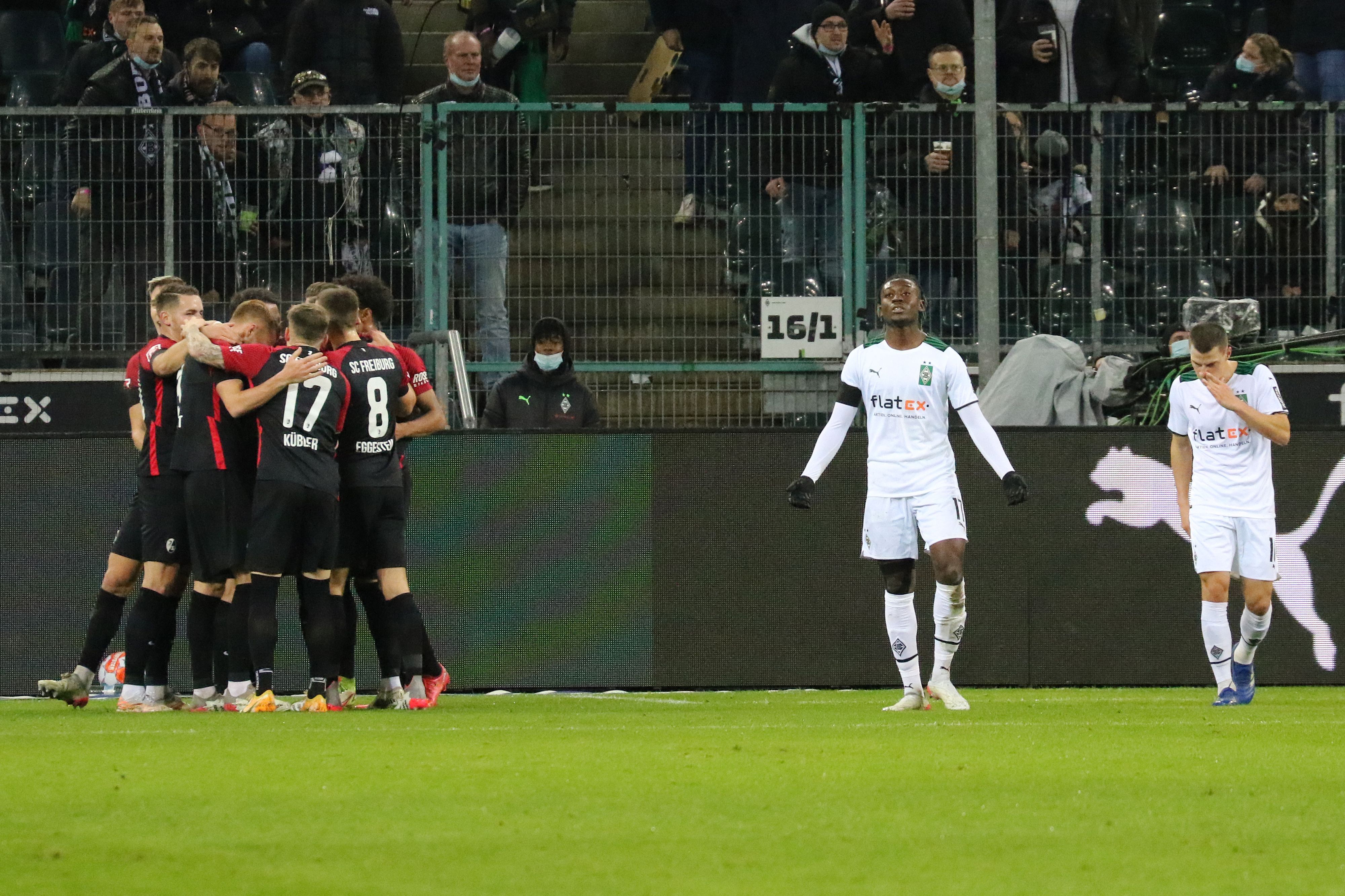 Historisches Debakel für Borussia Mönchengladbach. Am Sonntagabend (5. Dezember 2021) verlor das Team von Trainer Adi Hütter 0:6 gegen den SC Freiburg.