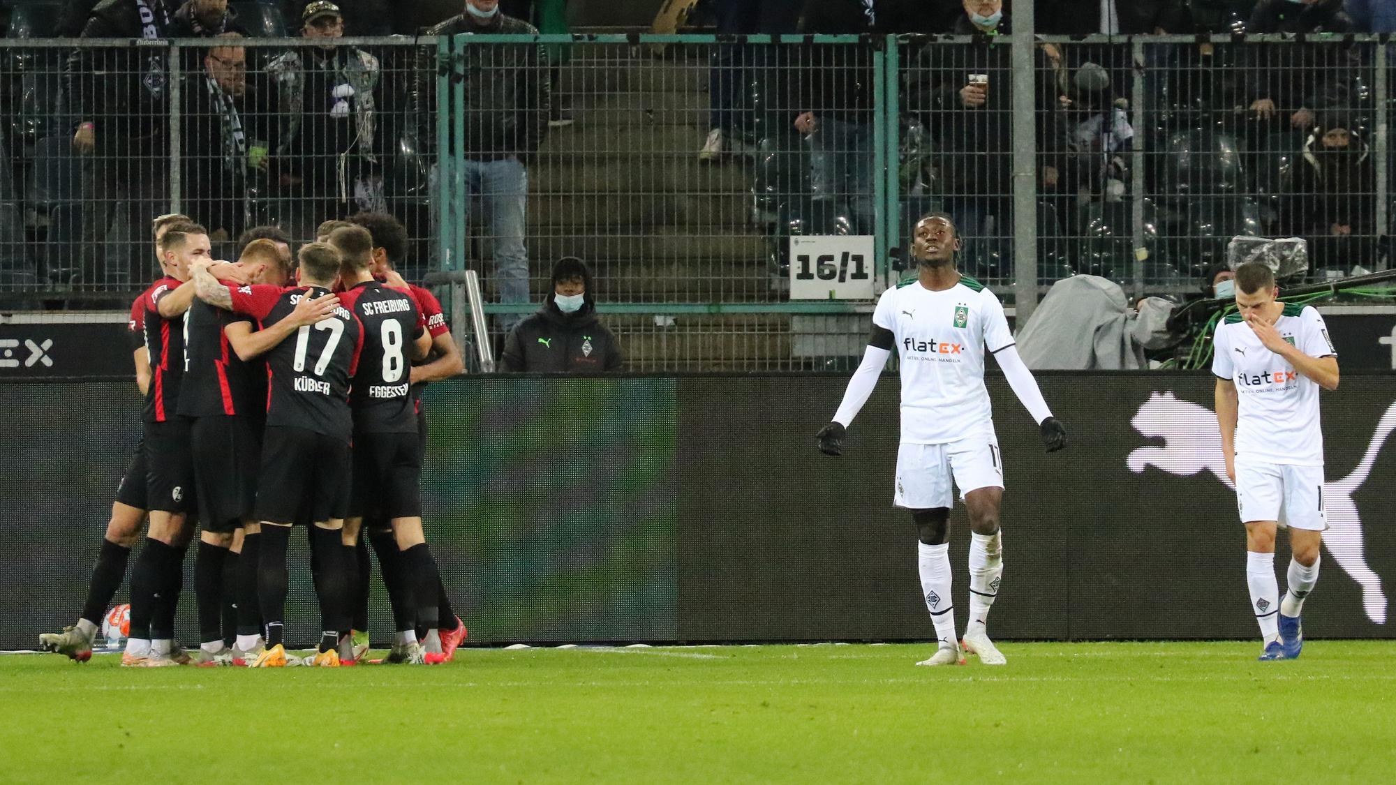 Historisches Debakel für Borussia Mönchengladbach. Am Sonntagabend (5. Dezember 2021) verlor das Team von Trainer Adi Hütter 0:6 gegen den SC Freiburg.