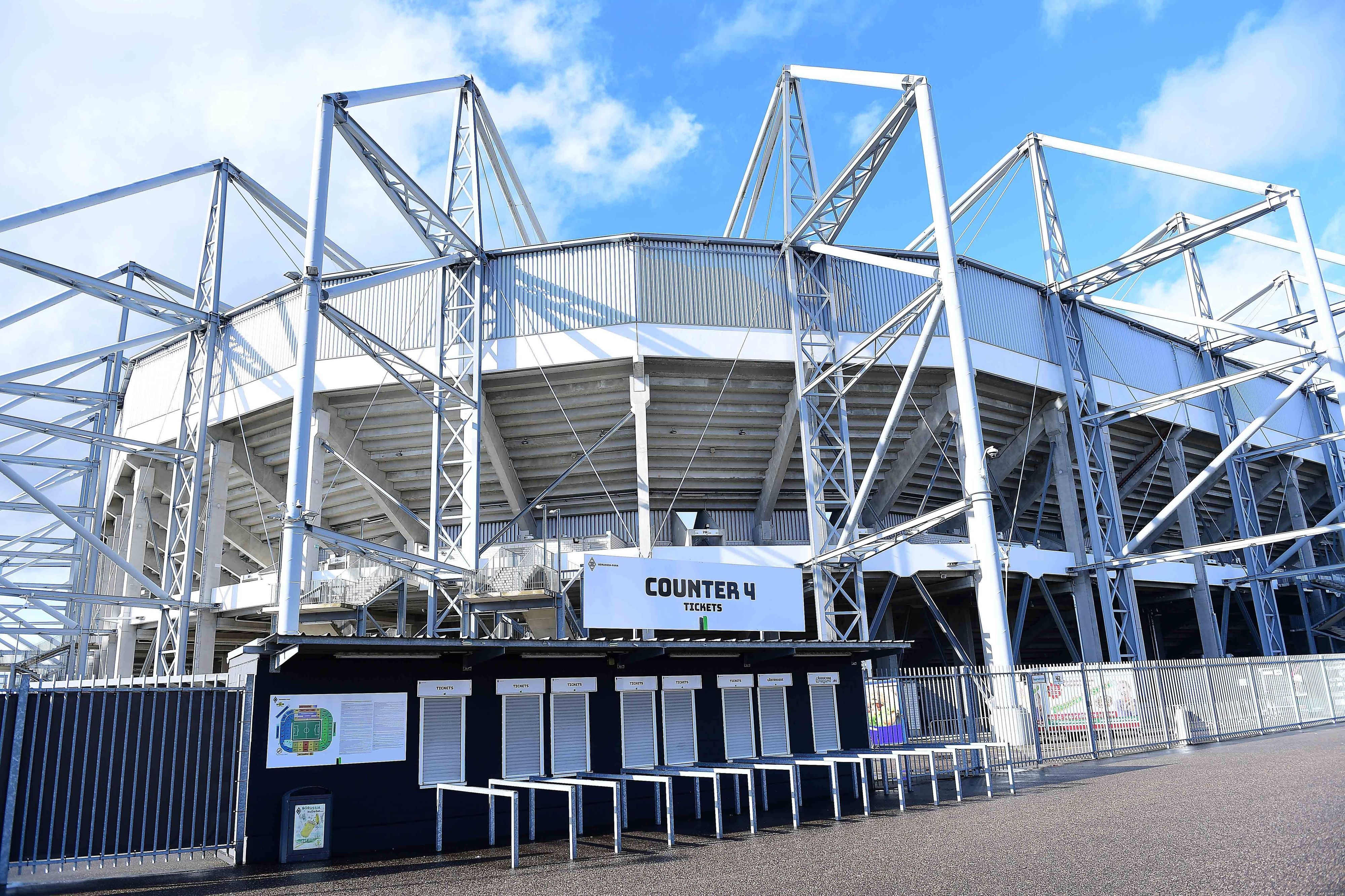 Das Stadion von Borussia Mönchengladbach, der Borussia-Park, hier am 10. März 2020, von der Seite mit Blick auf den Ticketshop "Counter 4".