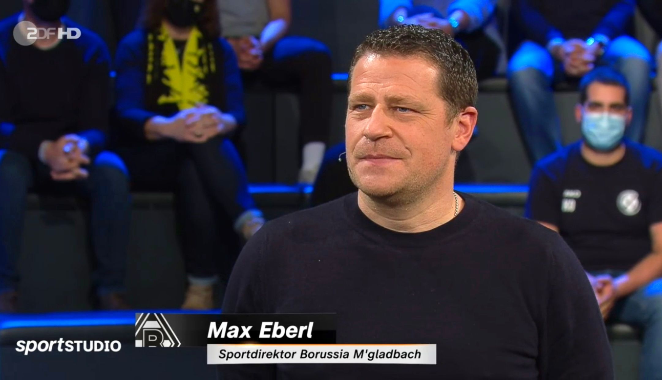 Max Eberl, Manager von Fußball-Bundesligist Borussia Mönchengladbach, hat sich in der „ZDF“-Fernsehsendung „das aktuelle sportstudio“ am Samstag (11. Dezember 2021) zur aktuellen Krisensituation bei der Fohlen-Elf geäußert. Der 48-Jährige blickt in Richtung des Moderators Jochen Breyer.