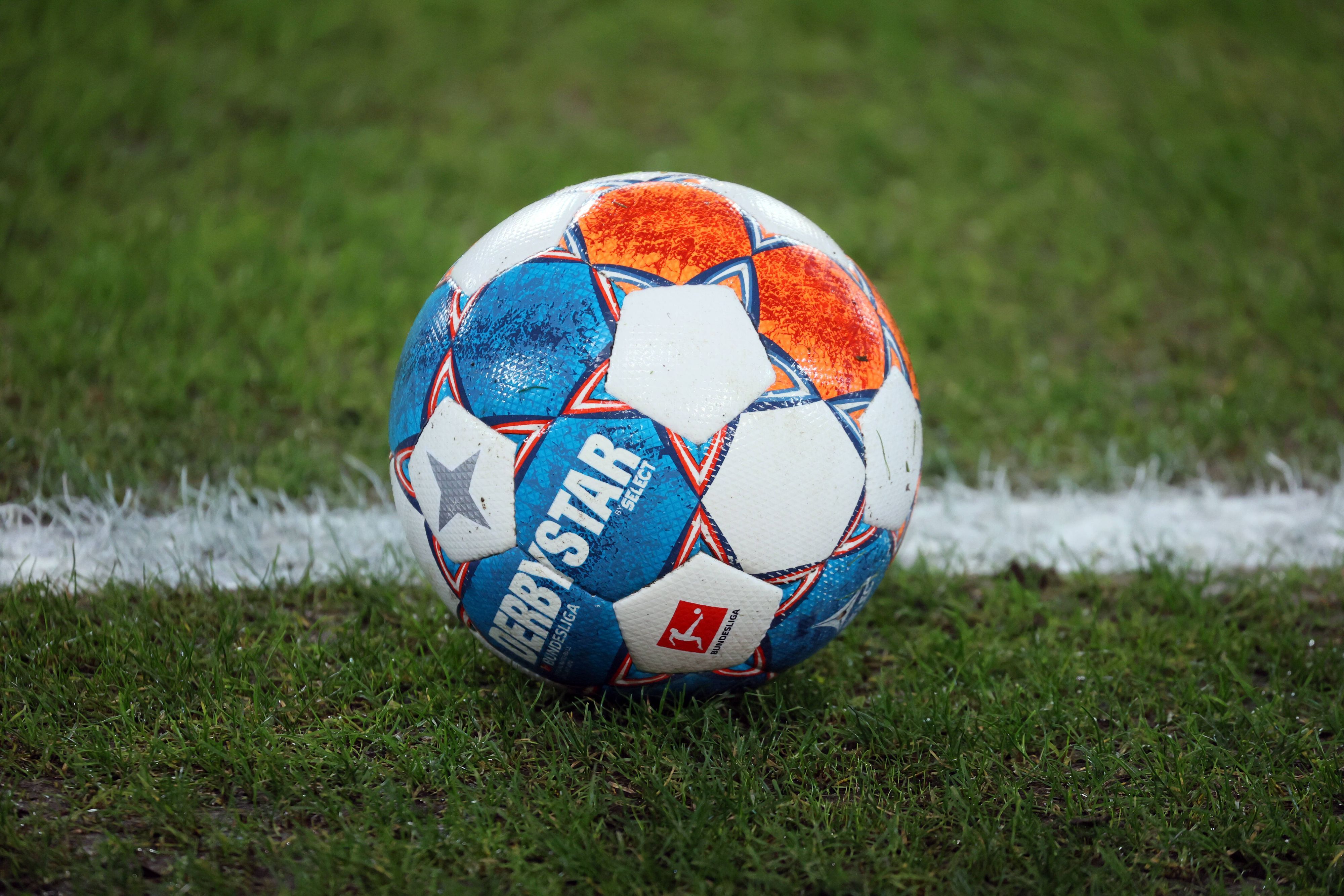 Der offizielle Spielball der Bundesliga-teams von Derbystar. Auch Borussia Mönchengladbach spielt an den kommenden Bundesliga-Spieltagen mit diesem Ball.