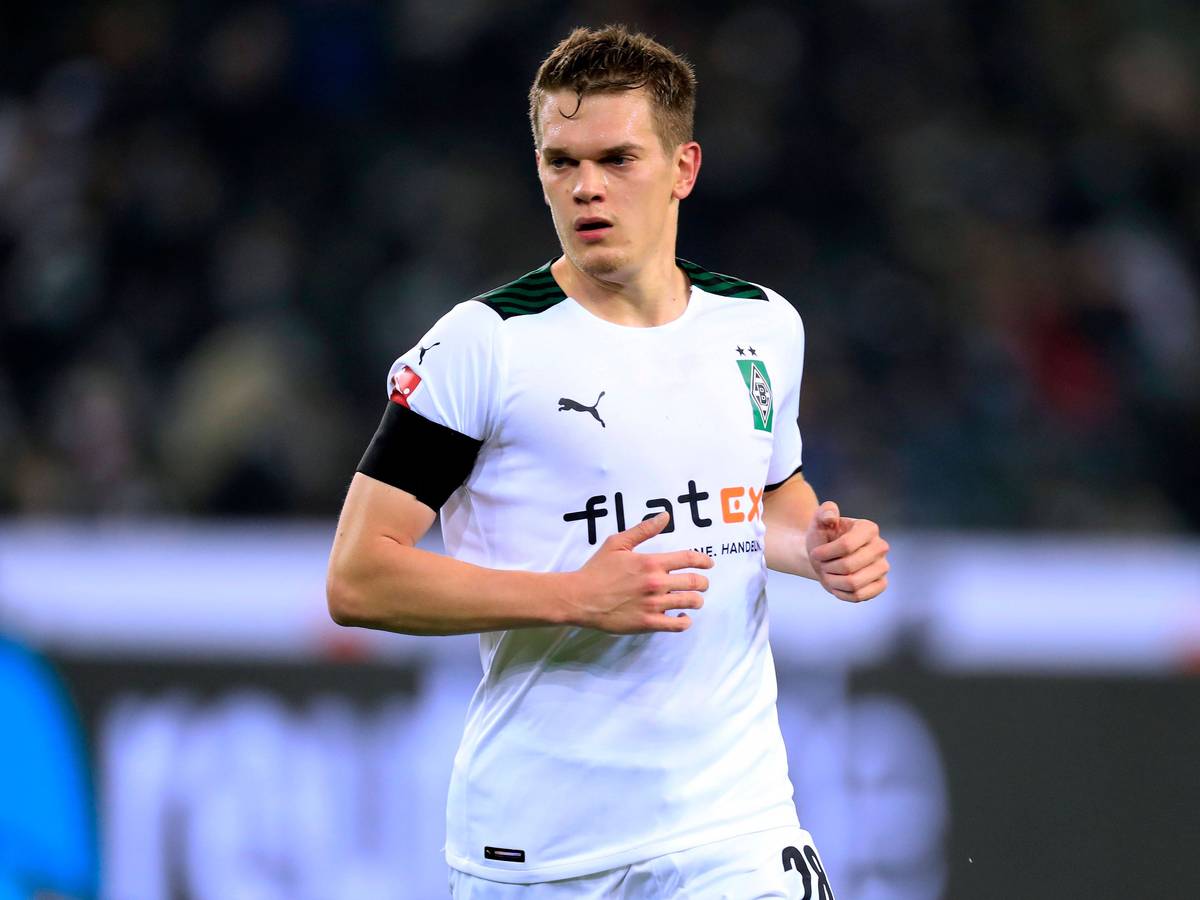 Matthias Ginter am15. Dezember 2021 beim Laufen im Bundesliga-Spiel des 16. Spieltags gegen Eintracht Frankfurt im Borussia-Park.