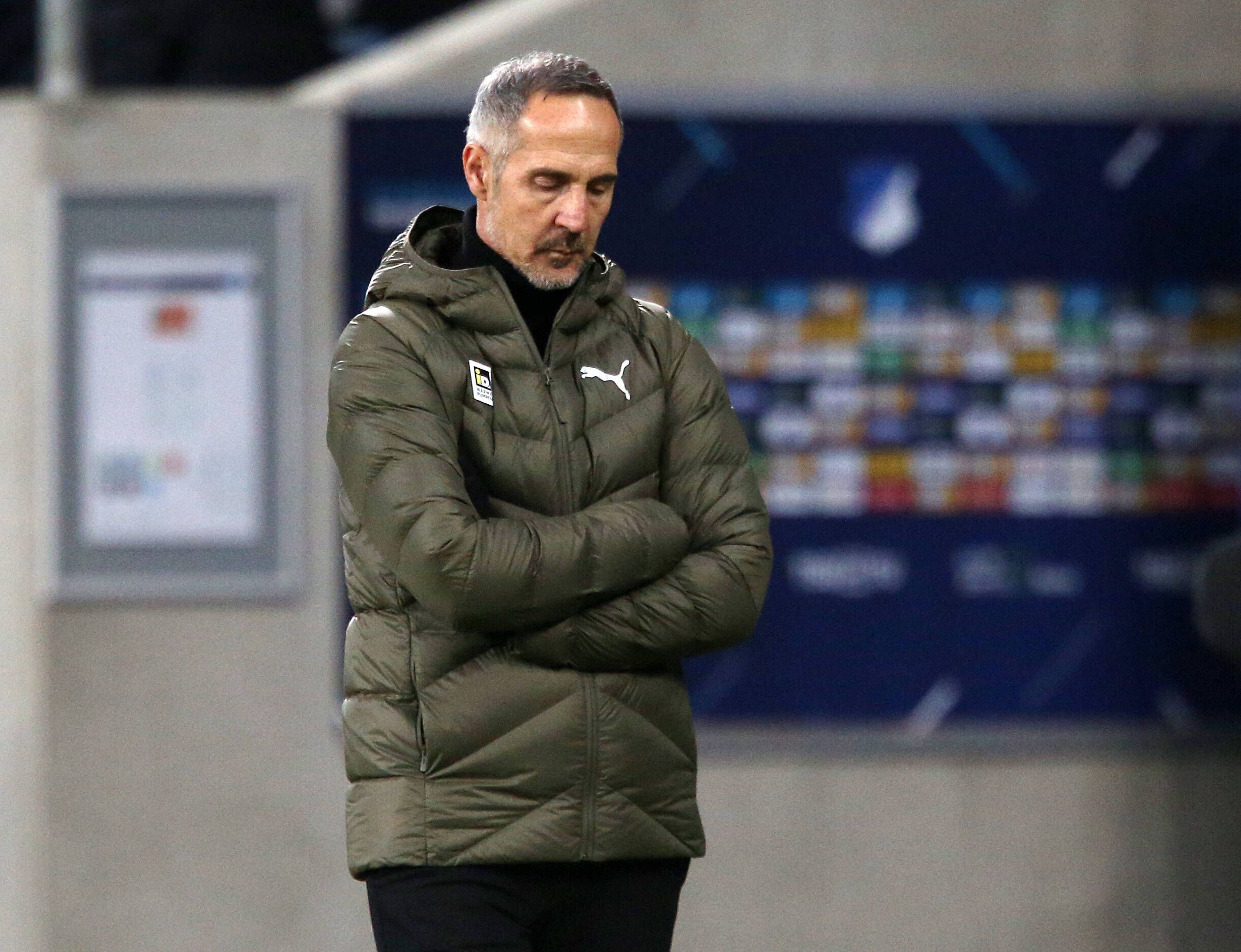Adi Hütter, Trainer von Borussia Mönchengladbach, zeigte sich nach dem 1:1 bei der TSG Hoffenheim am Samstag (18. Dezember 2021) nachdenklich in der Mixed-Zone der Prezero Arena.