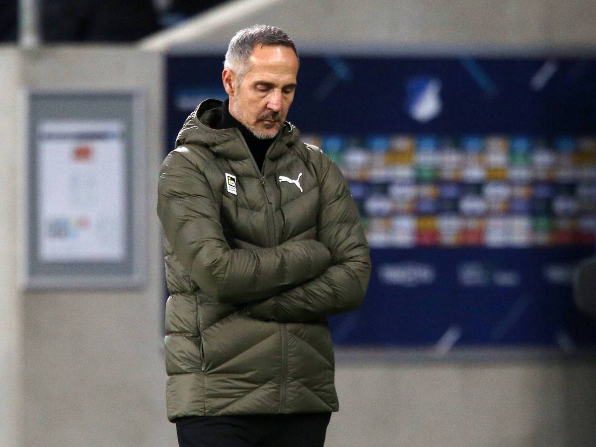 Adi Hütter, Trainer von Borussia Mönchengladbach, zeigte sich nach dem 1:1 bei der TSG Hoffenheim am Samstag (18. Dezember 2021) nachdenklich in der Mixed-Zone der Prezero Arena.