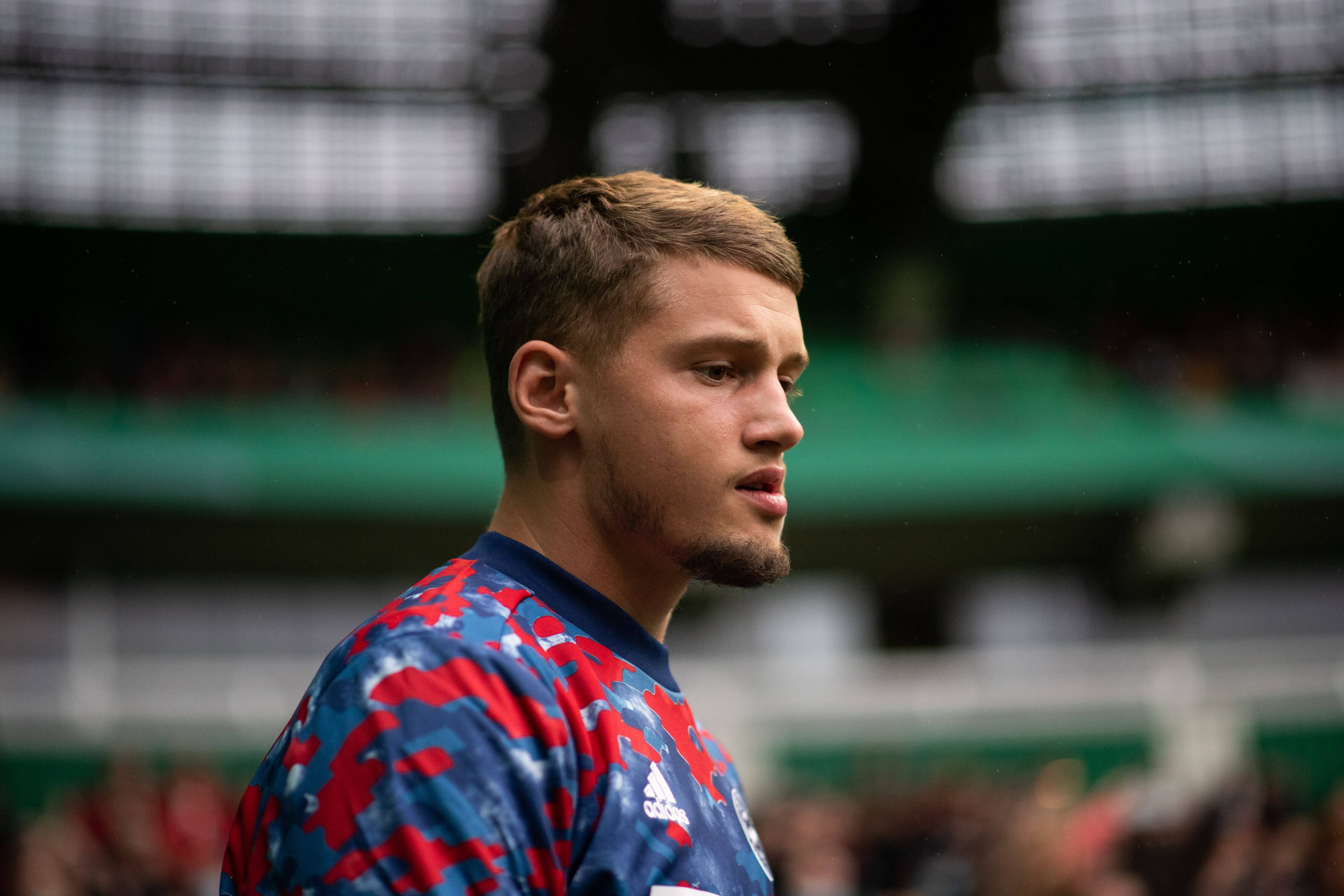 Michael Cuisance vom FC Bayern Muenchen am 25. August 2021 im DFB-Pokal beim Bremer SV schaut nachdenklich.