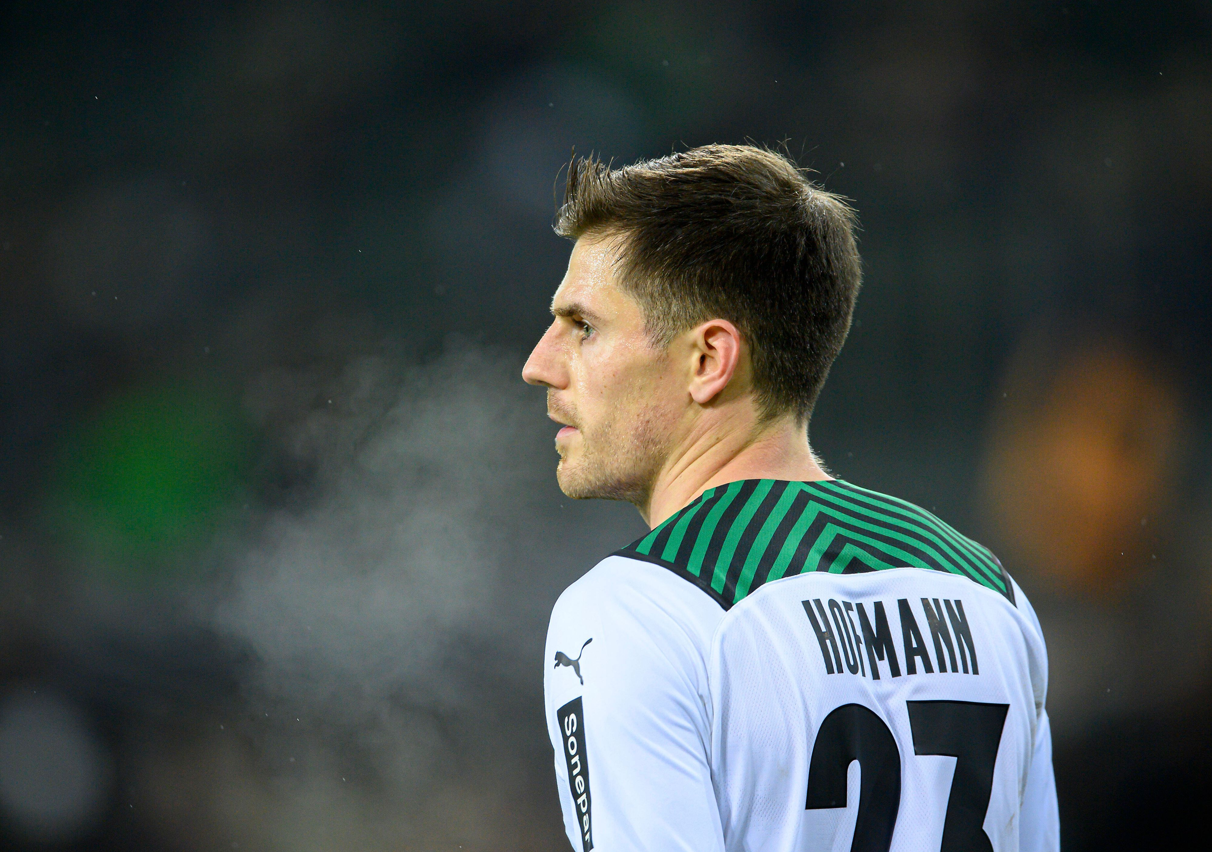 Jonas Hofmann, hier im Spiel von Borussia Mönchengladbach gegen den SC Freiburg am 5. Dezember 2021 in der Rückansicht.