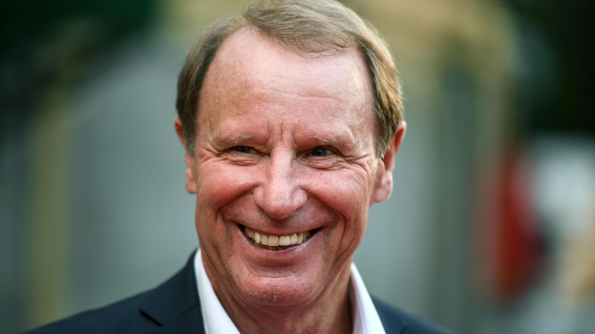 Berti Vogts, ehemaliger Fußball-Bundestrainer, steht bei der Eröffnung des französischen Themenbereichs im Europa-Park am 12.09.2018 auf dem roten Teppich.