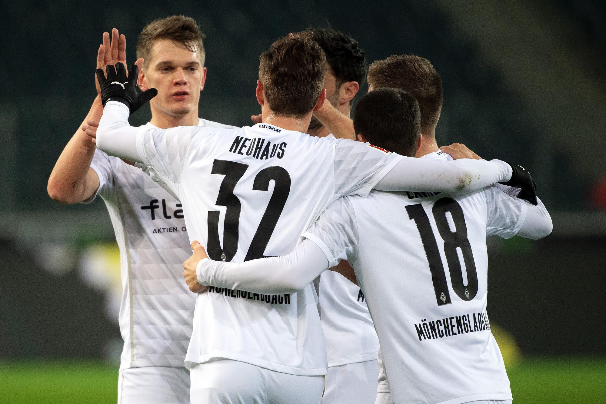 Matthias Ginter und Spieler von Borussia Mönchengladbach im Heimspiel am 6. Februar 2021 gegen den 1. FC Köln.