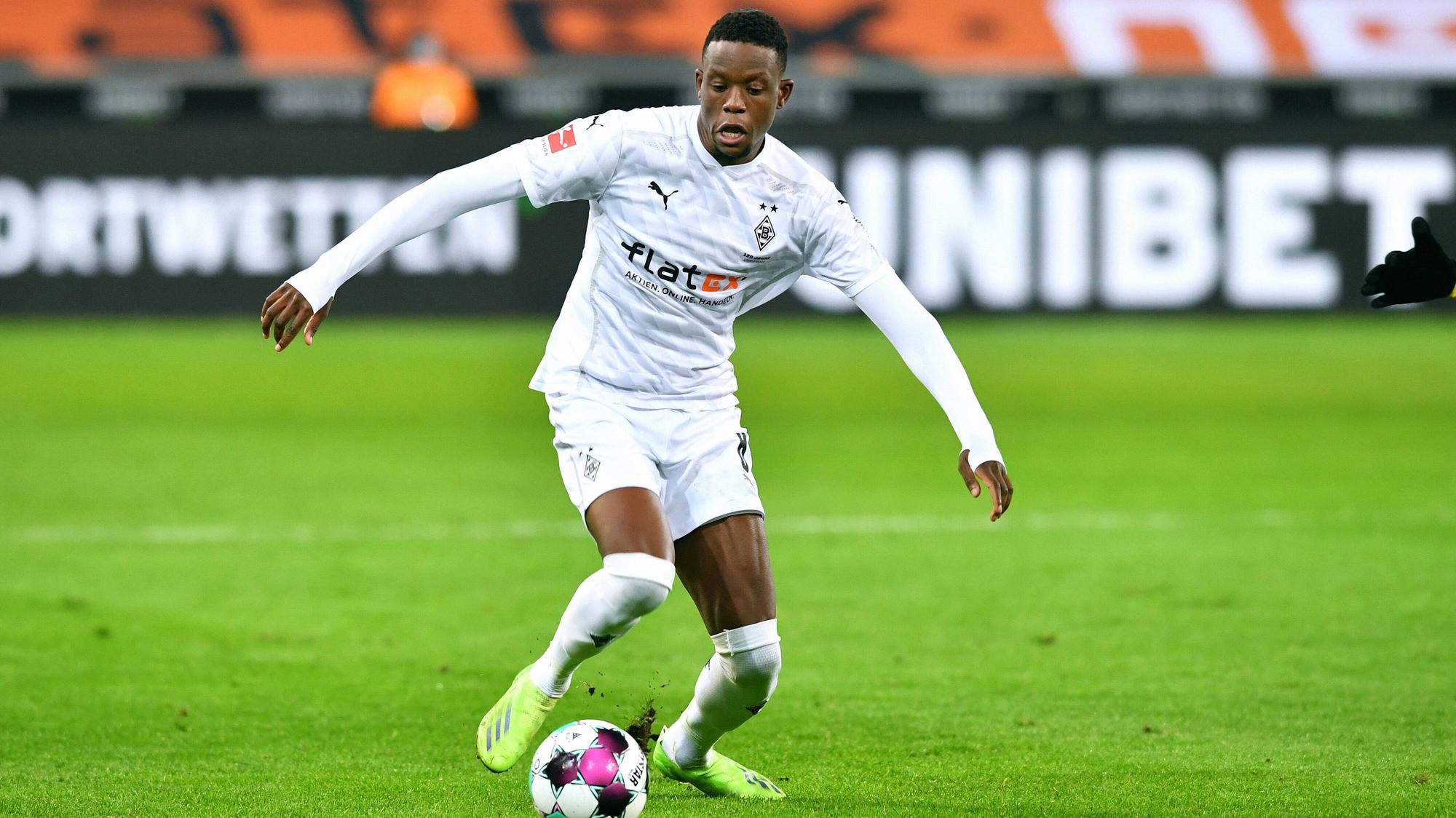 Denis Zakaria (24) beim 4:2 Sieg der Borussia gegen den BVB am 22.01.2021