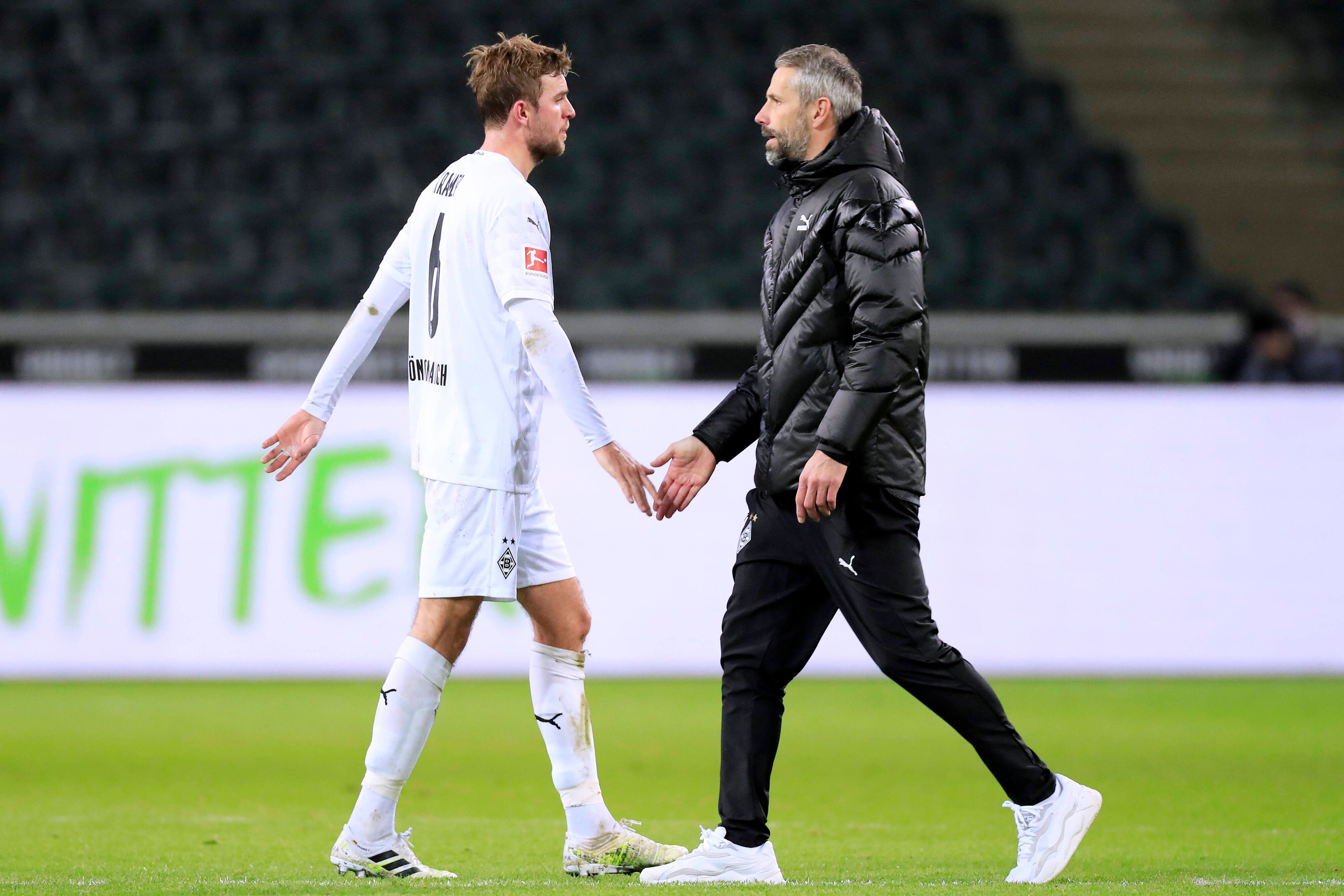 Christoph Kramer (l.) und Trainer Marco Rose (r.) nach der Niederlage der Fohlen gegen Hoffenheim am 19.12.2020