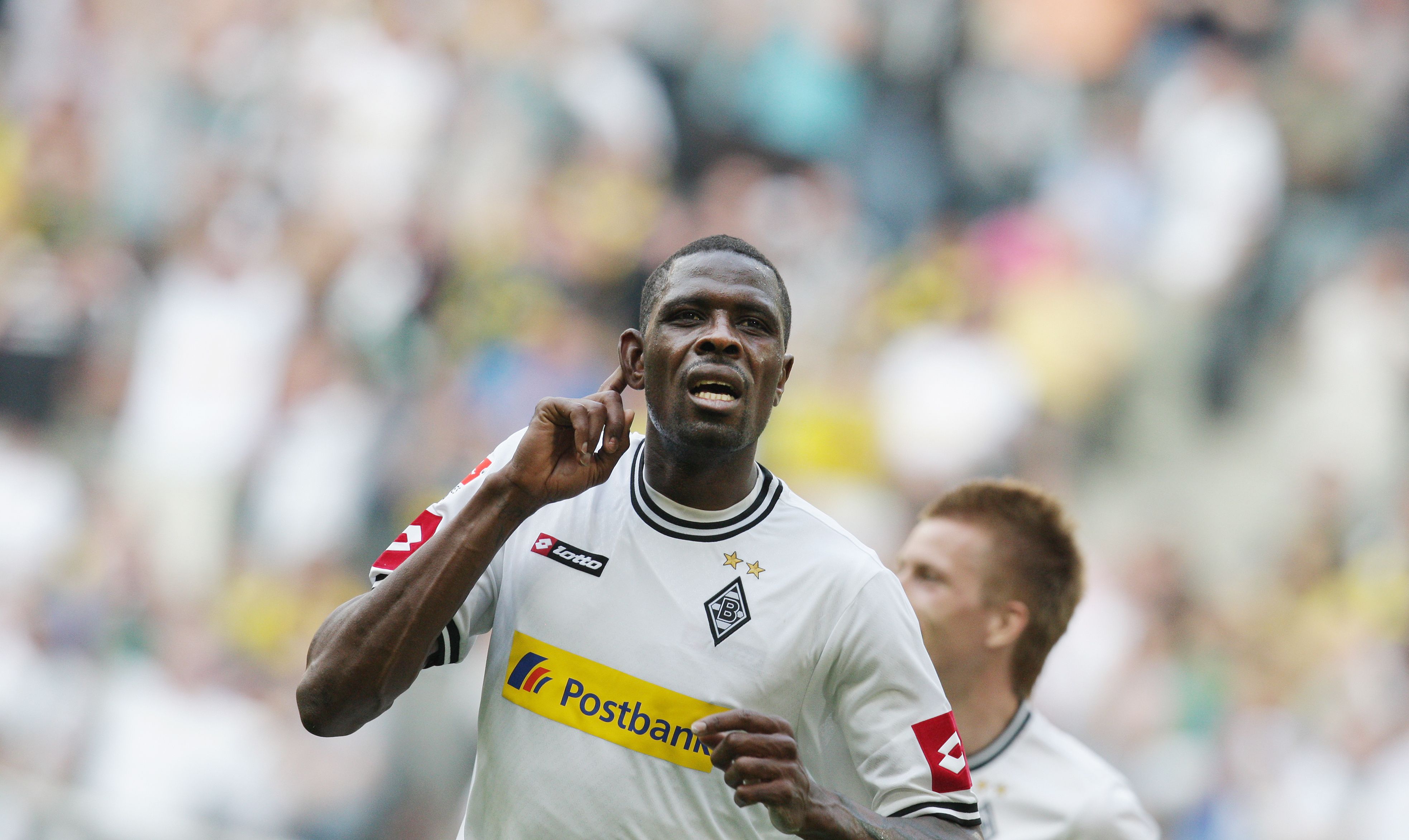 Mohamadou „Mo“ Idrissou bei einem Bundesliga-Spiel der Fohlen gegen Borussia Dortmund am 23.April 2011.