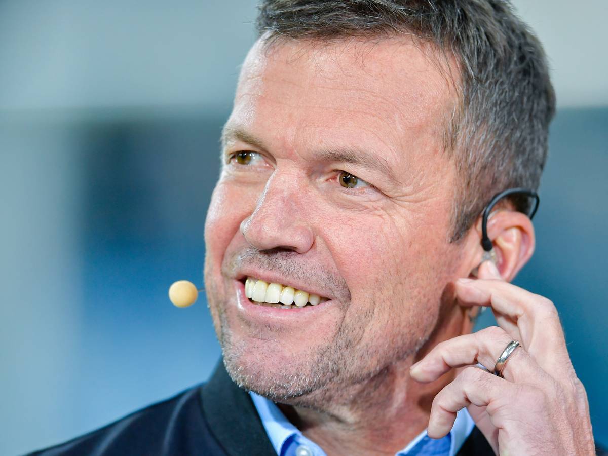 Der ehemalige Fussballer Lothar Matthäus lächelt beim Bundesliga-Spiel zwischen 1899 Hoffenheim und FC Schalke 04 am 1. Dezember 2018.