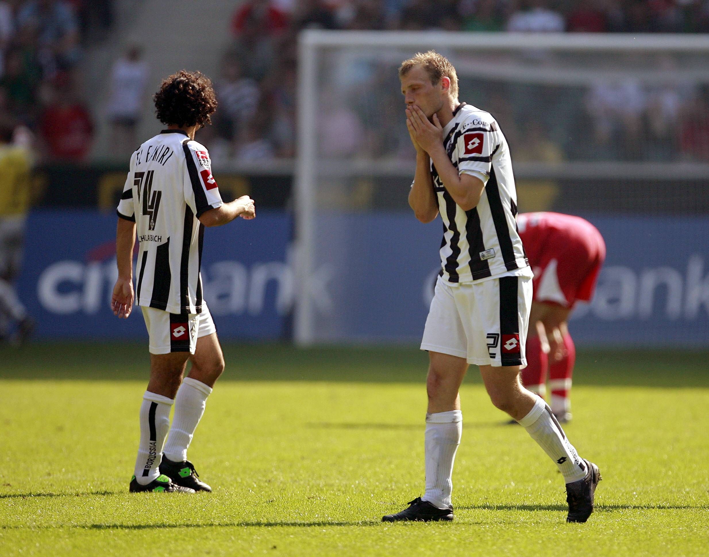 Ex-Gladbacher Bo Svensson, mit den Händen vor dem Mund als Zeichen der Enttäuschung, im Bundesligaspiel der Gladbacher am 28. April 2007.