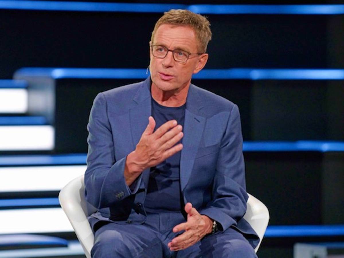 Trainer Ralf Rangnick, hier zu sehen am 22. August 2020 bei einem Auftritt im ZDF, blickt in die Kamera und gestikuliert mit den Händen.