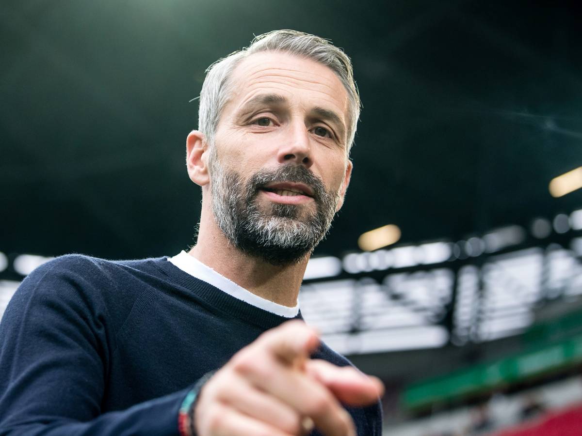VfL-Trainer Marco Rose von Mönchengladbach steht vor der Partie beim FC Augsburg am 21. November 2021 am Spielfeldrand.