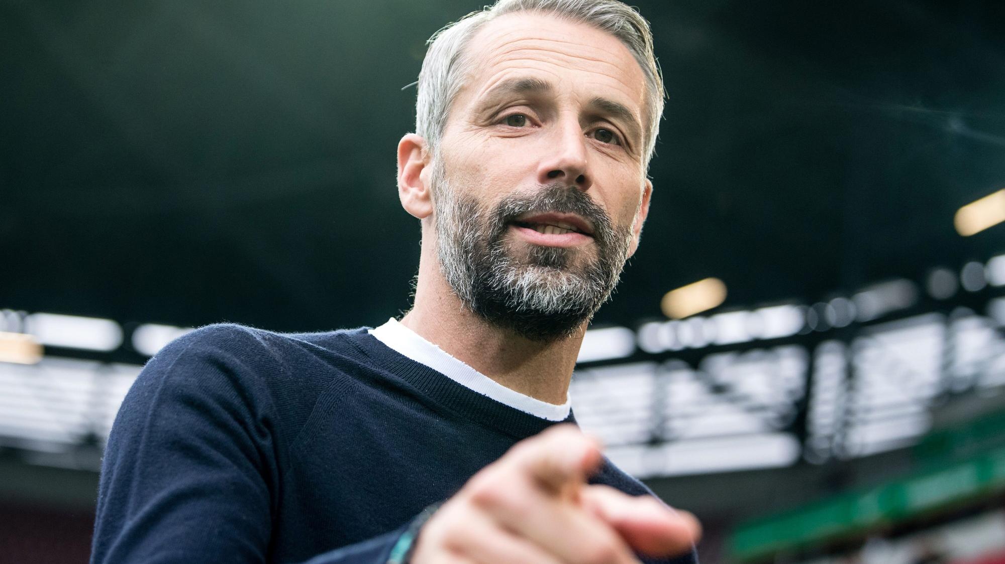 VfL-Trainer Marco Rose von Mönchengladbach steht vor der Partie beim FC Augsburg am 21. November 2021 am Spielfeldrand.