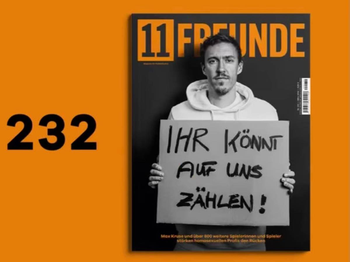 Ex-Gladbacher Max Kruse kämpft unter dem Slogan "Ihr könnt auf uns zählen!", welchen er auf einem Schild hochhält, gegen Homophobie im Fußball.