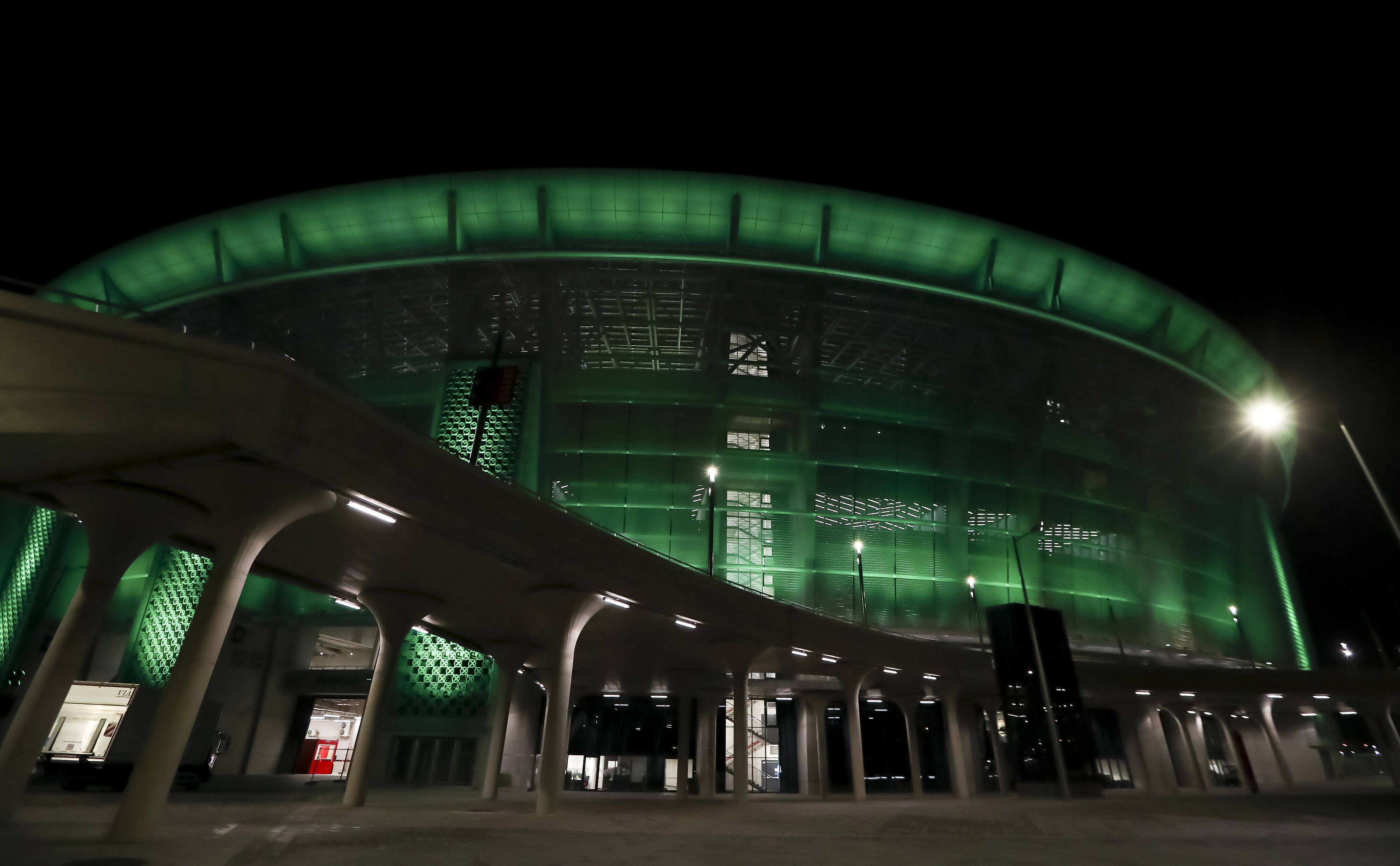 Die Puskas-Arena in Budapest wurde beim Achtelfinal-Hinspiel zwischen Gladbach und Manchester City grün beleuchtet.