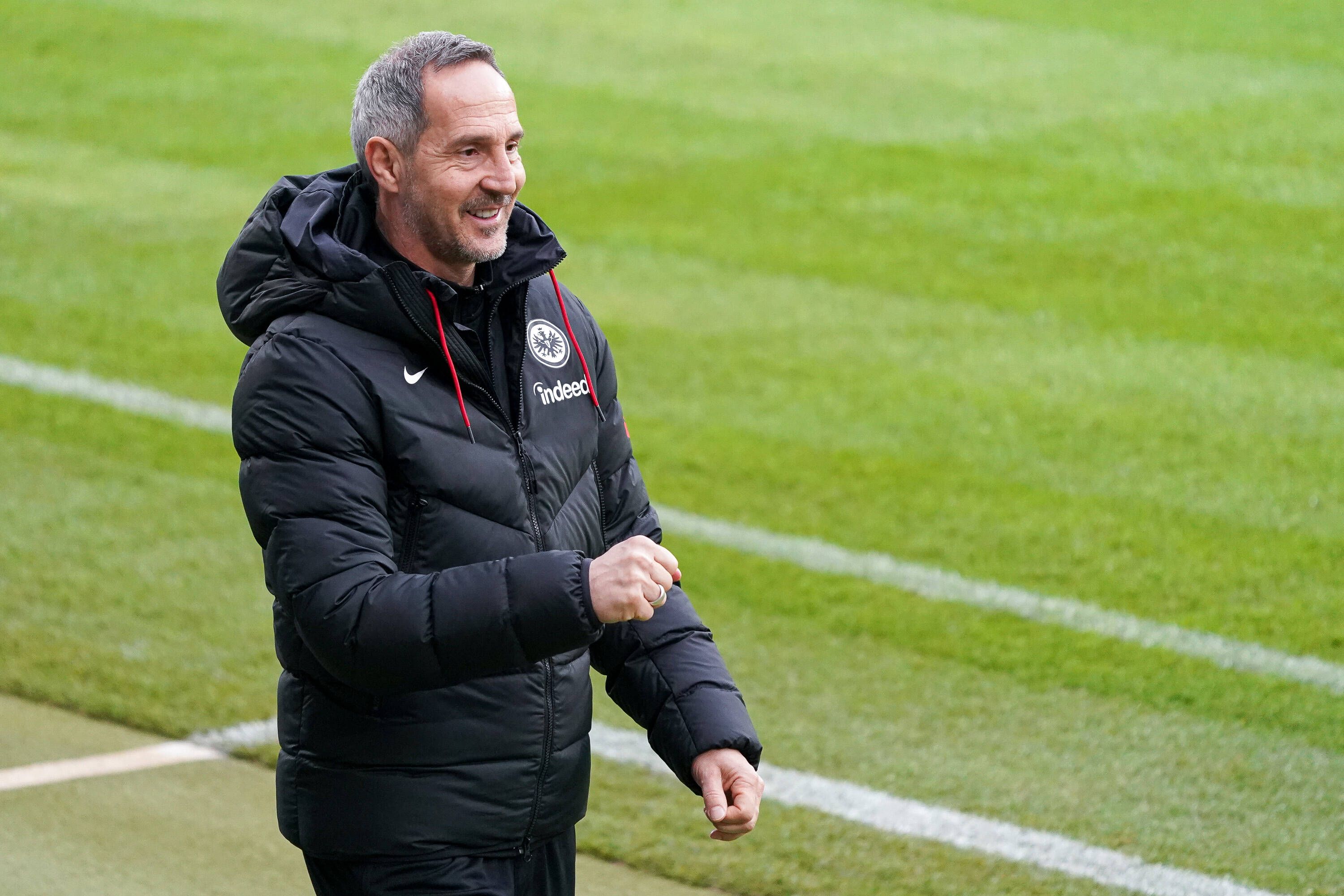 In Gladbach als möglicher Rose-Nachfolger gehandelt: Eintracht Trainer Adi Hütter im Bundesligaspiel von Frankfurt gegen Hoffenheim am 07. Februar 2021