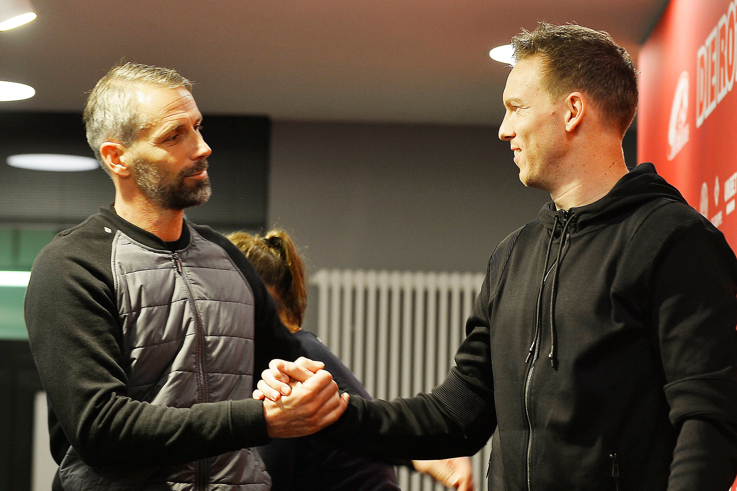 Zwei, die sich schätzen: VfL-Trainer Marco Rose (l.) und RB-Trainer Julian Nagelsmann (r.), beim Aufeinandertreffen ihrer Klubs am 1. Februar 2020.
