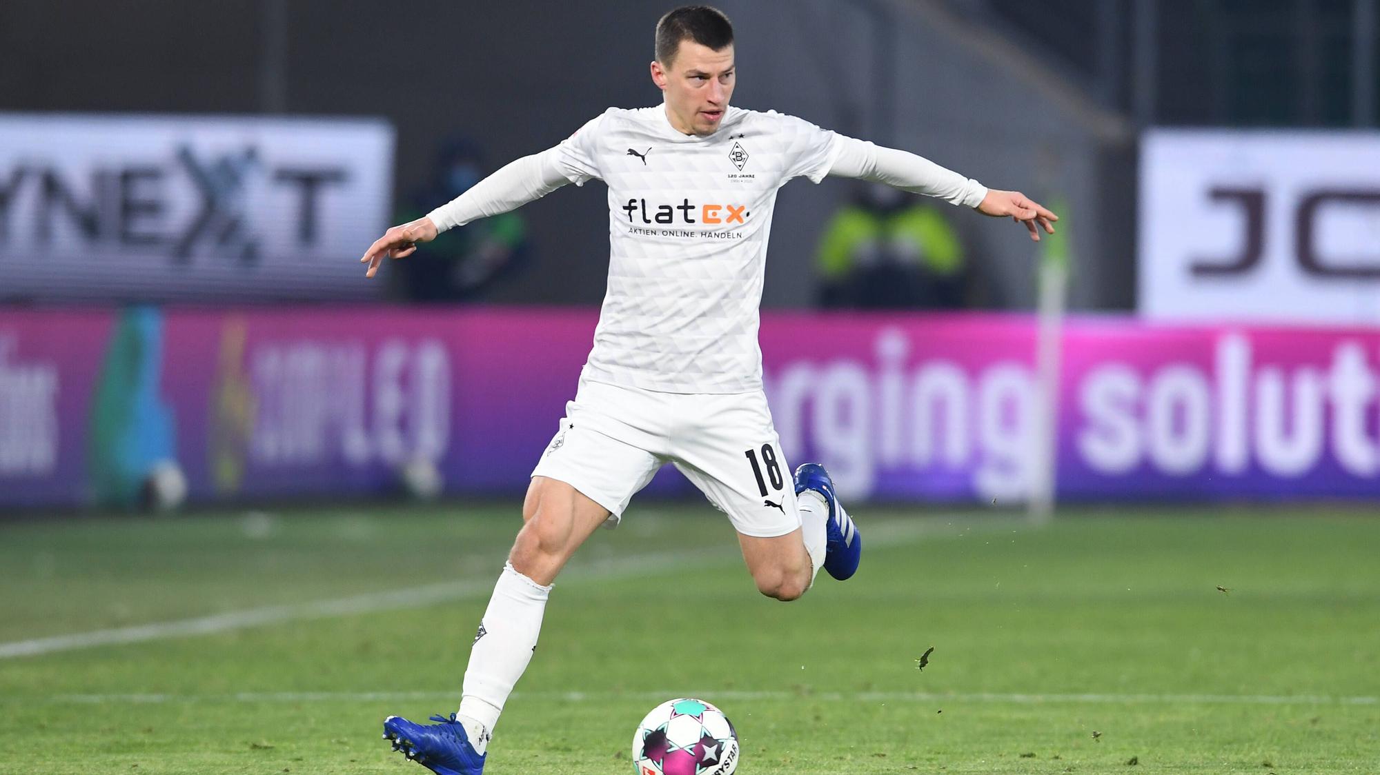 Gladbachs Verteidiger Stefan Lainer, hier im Bundesligaspiel der Gladbacher gegen Wolfsburg am 14. Februar 2021, muss gegen Leipzig verletzungsbedingt pausieren.