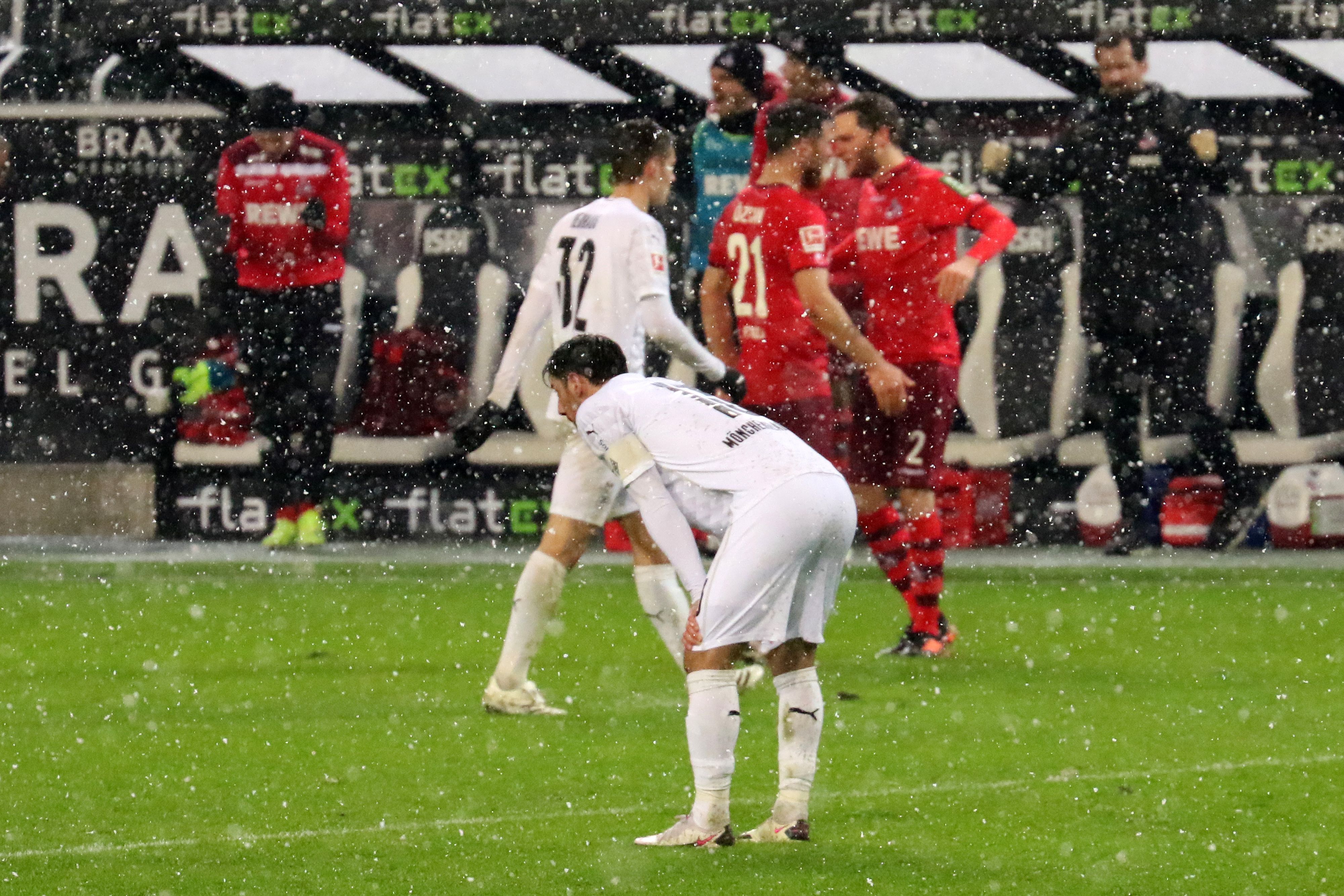 Lars Stindl resigniert über die Derby-Pleite am 6. Februar 2021 im Borussia-Park.