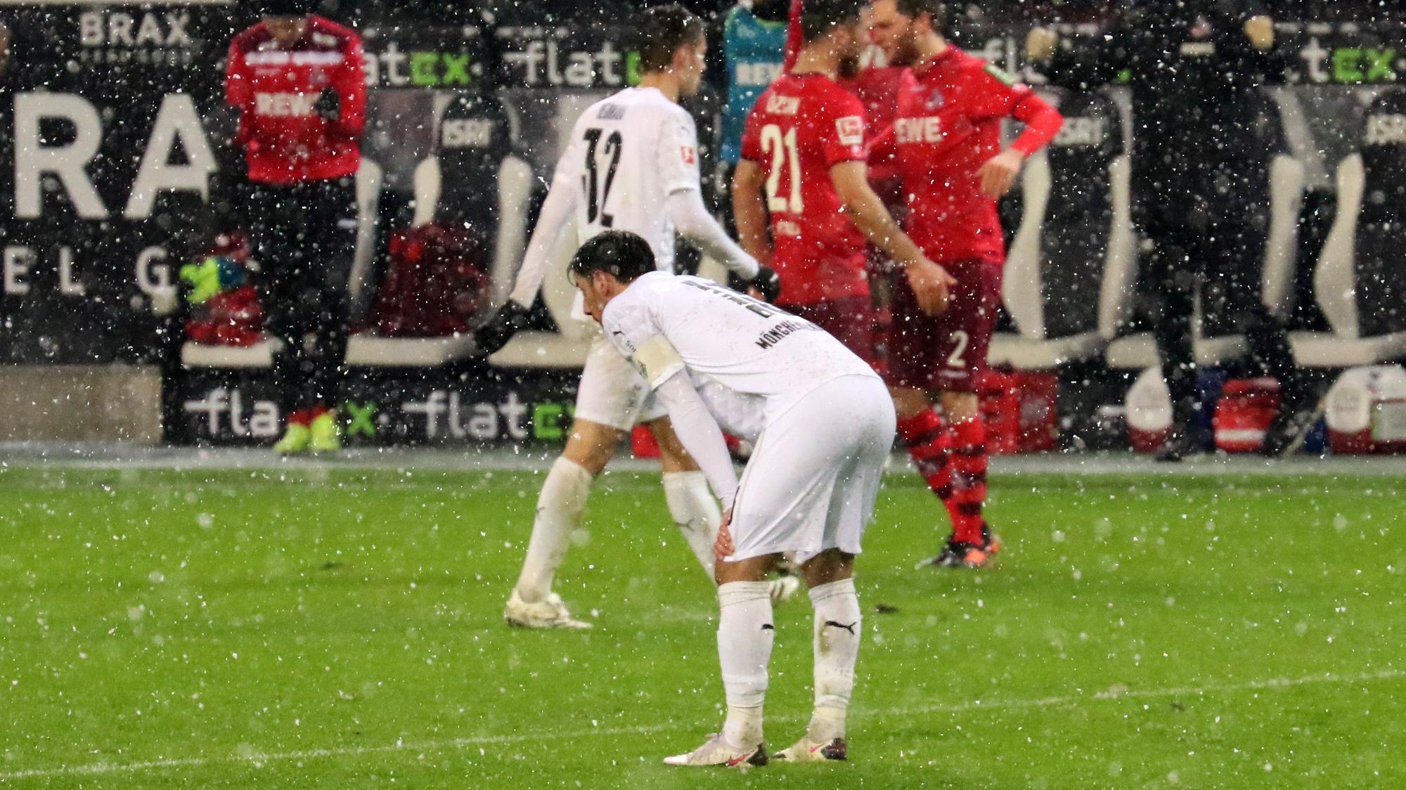 Lars Stindl resigniert über die Derby-Pleite am 6. Februar 2021 im Borussia-Park.