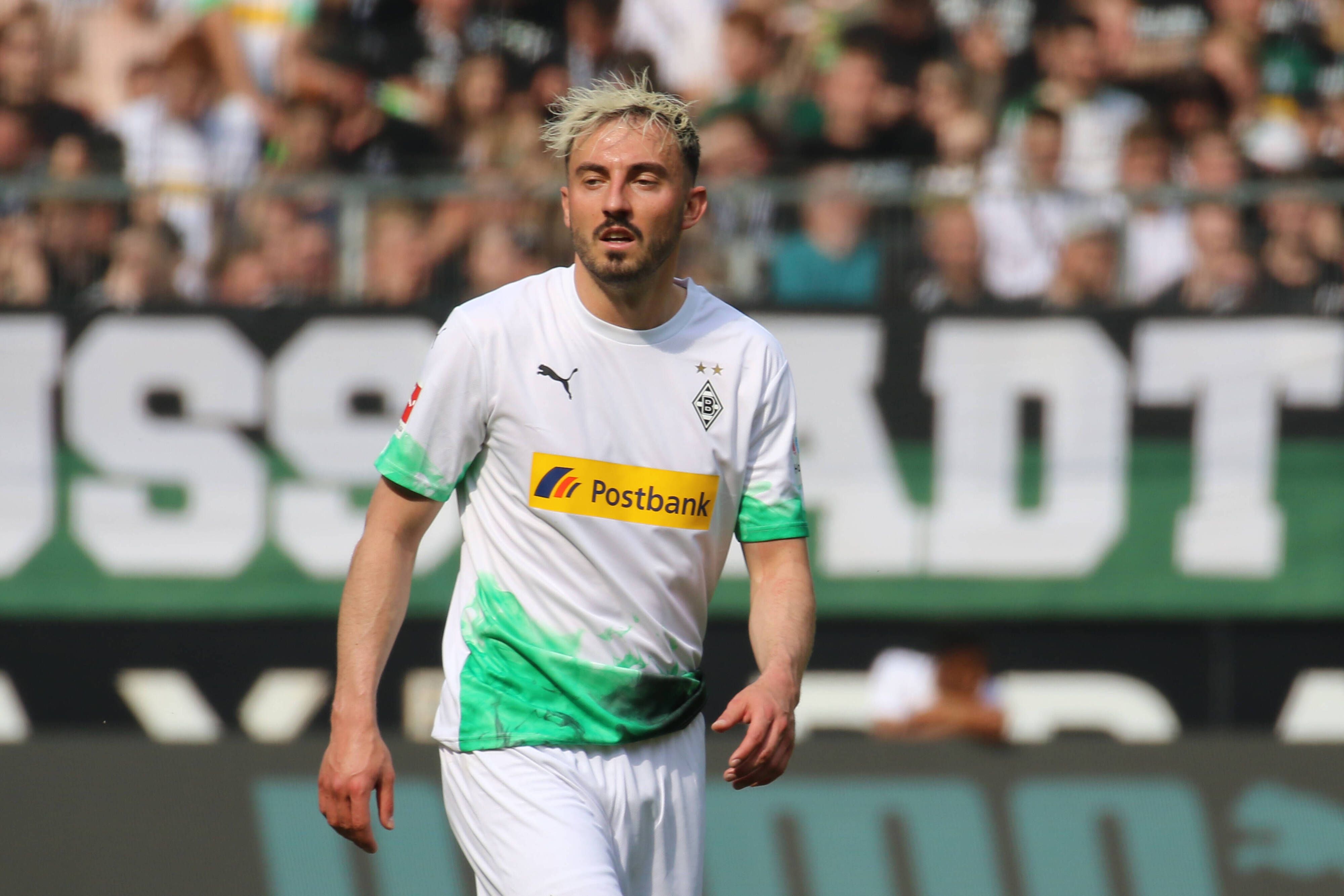 Stürmer Josip Drmic, auf diesem Foto am 18. Mai 2019 im Spiel der Gladbacher Borussia gegen Dortmund zu sehen, spielt nun für HNK Rijeka (Kroatien). Drmic blickt auf das Spielfeld.