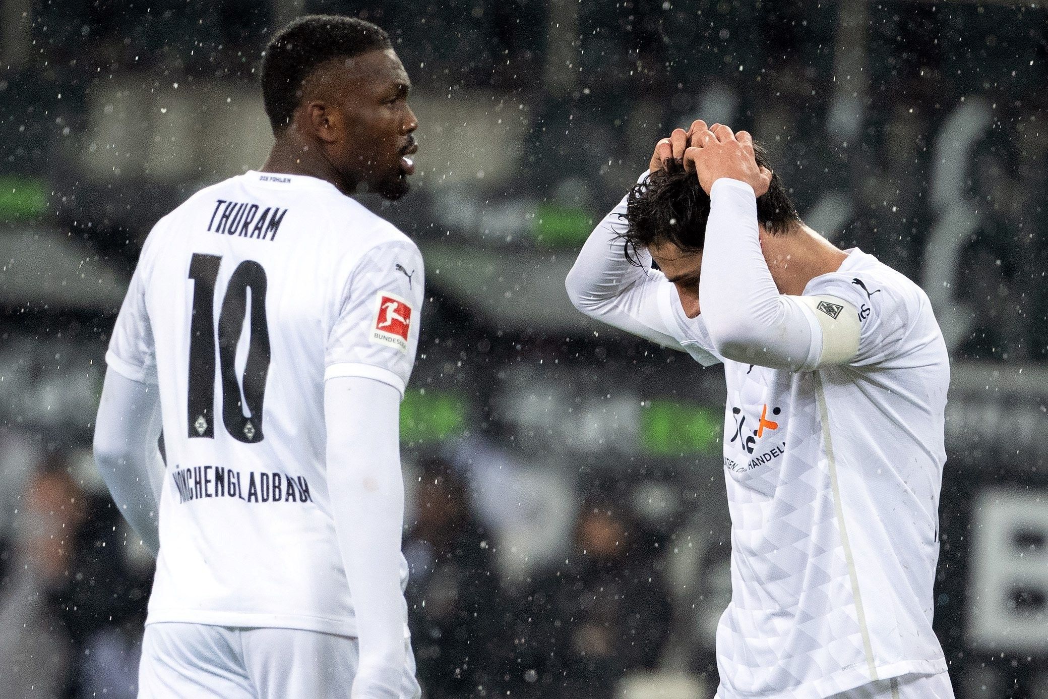 Für Marcus Thuram (l.), Lars Stindl (r.) und den Rest der Fohlenelf gab es am Samstagabend eine herbe Niederlage im Derby gegen den 1. Fc Köln.