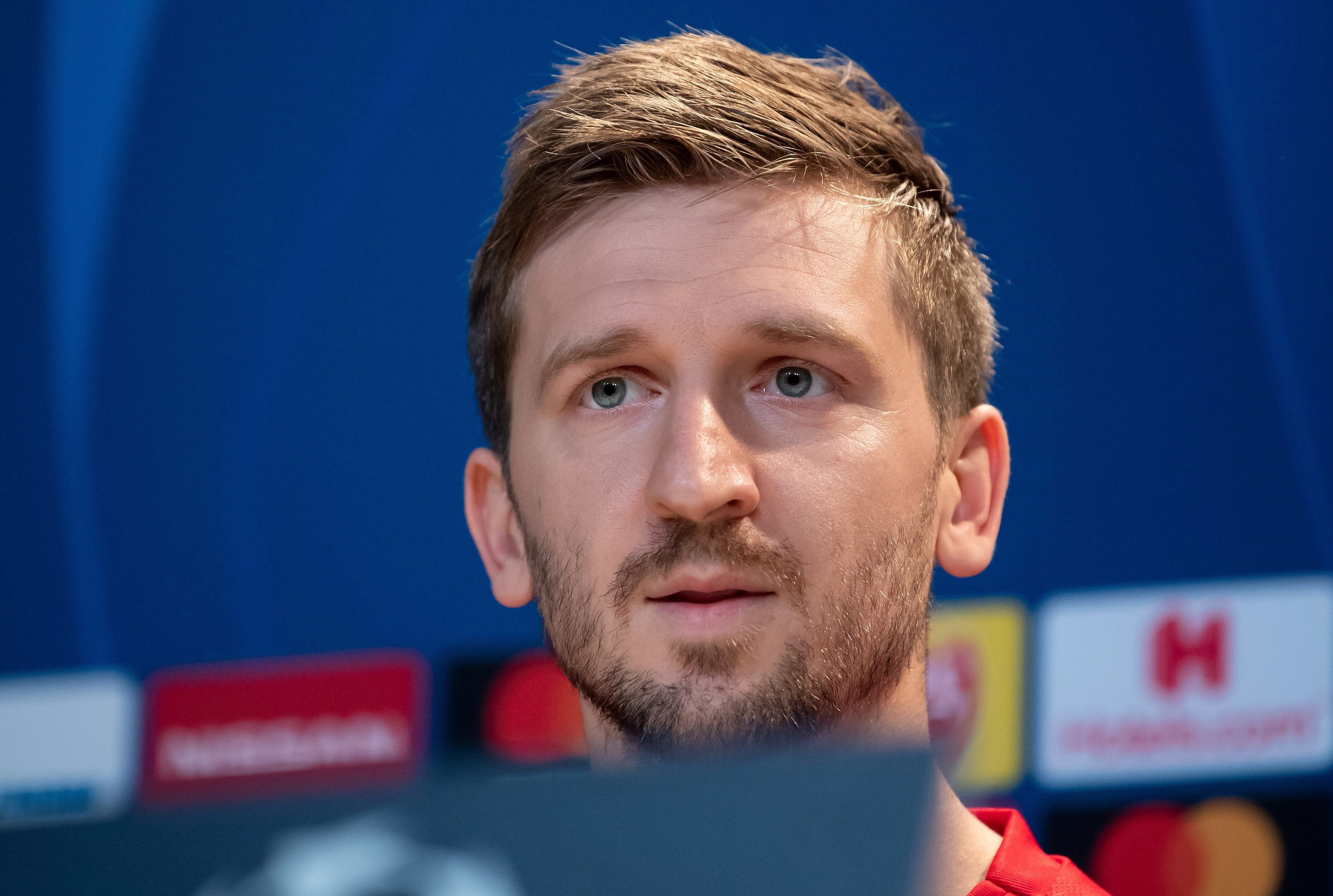 Ex-Gladbacher Marko Marin sitzt bei einer Pressekonferenz von Roter Stern Belgrad in der Allianz Arena am 17.09.2019 auf dem Podium.