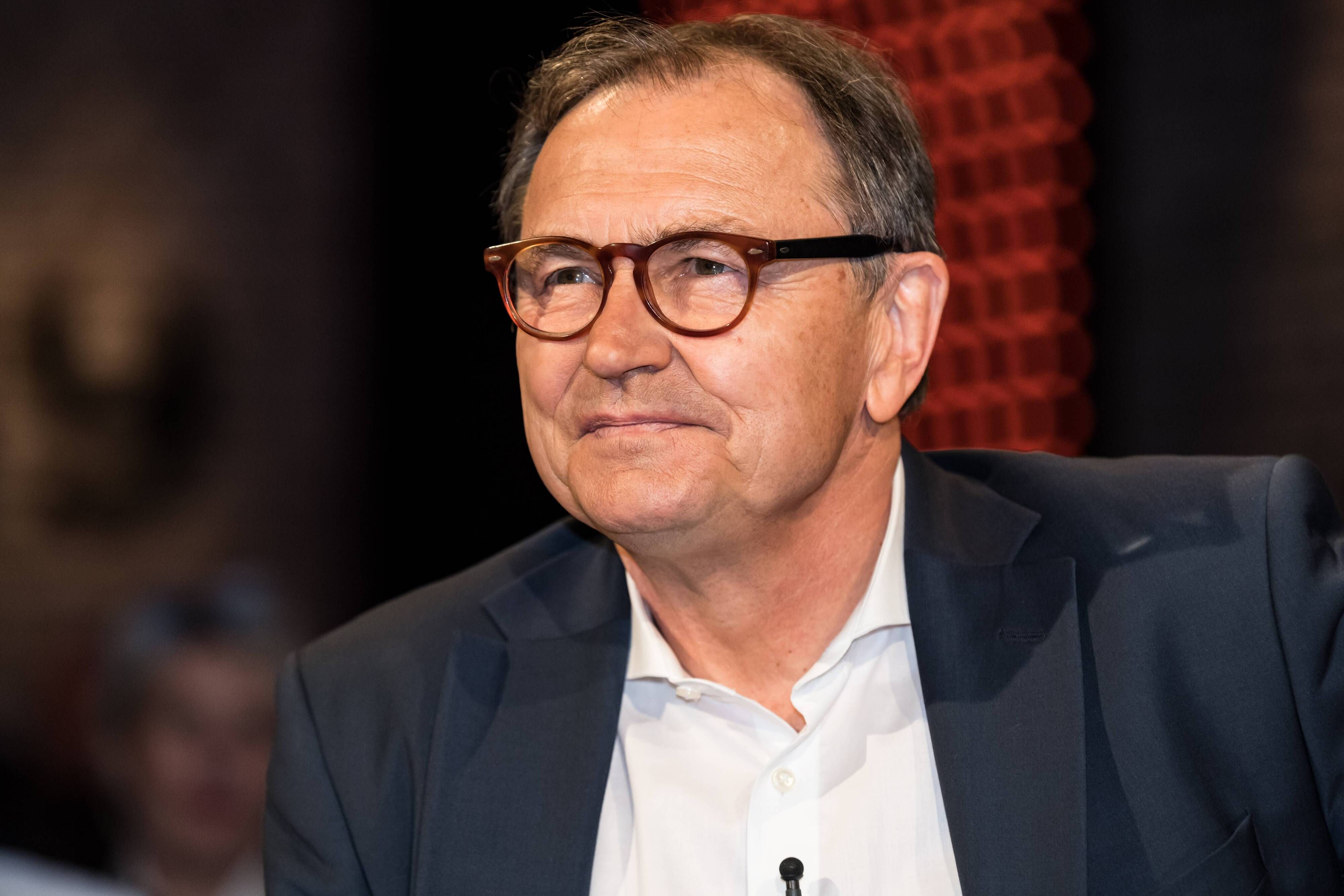 Ewald Lienen als Gast bei einer Talkshow am 3. Mai 2019.
