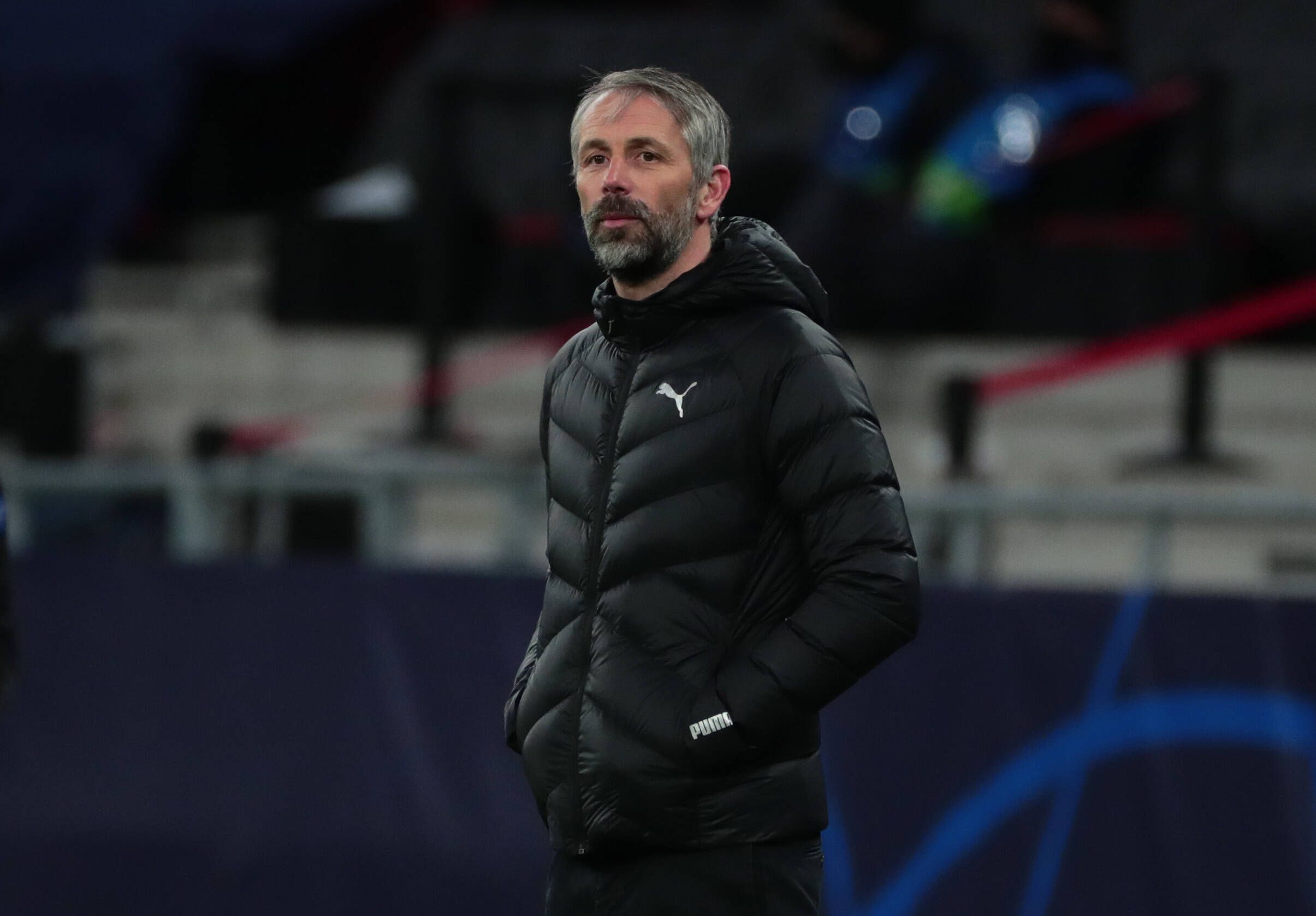 Gladbach-Coach Marco Rose, Hände in den Jackentaschen, im Champions-League-Spiel der Gladbacher gegen Manchester City in Budapest am 16. März 2021 .