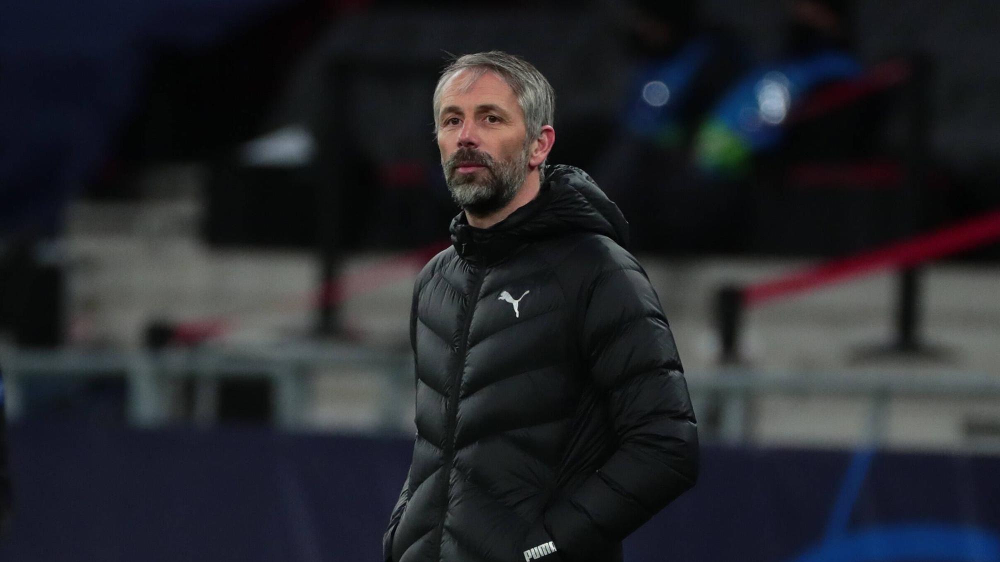 Gladbach-Coach Marco Rose, Hände in den Jackentaschen, im Champions-League-Spiel der Gladbacher gegen Manchester City in Budapest am 16. März 2021 .