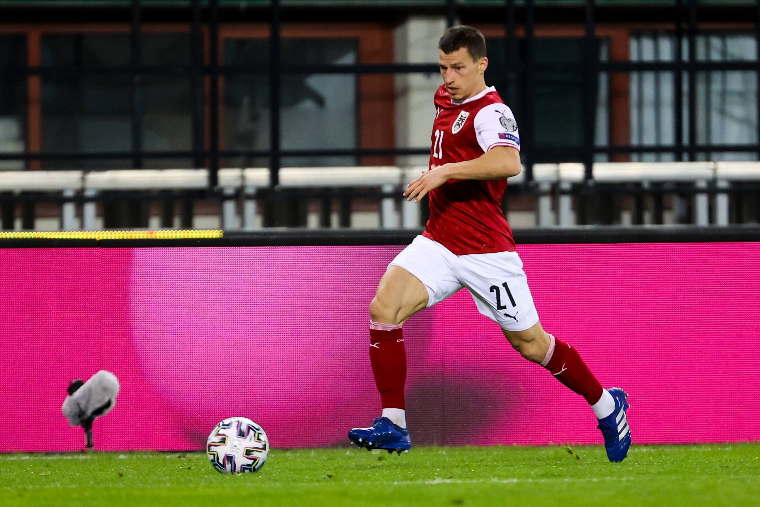 Gladbachs Stefan Lainer mit dem Ball am Fuß im Spiel des österreichischen Nationalteams gegen die Färöer Inseln am 28. März 2021 in Wien.