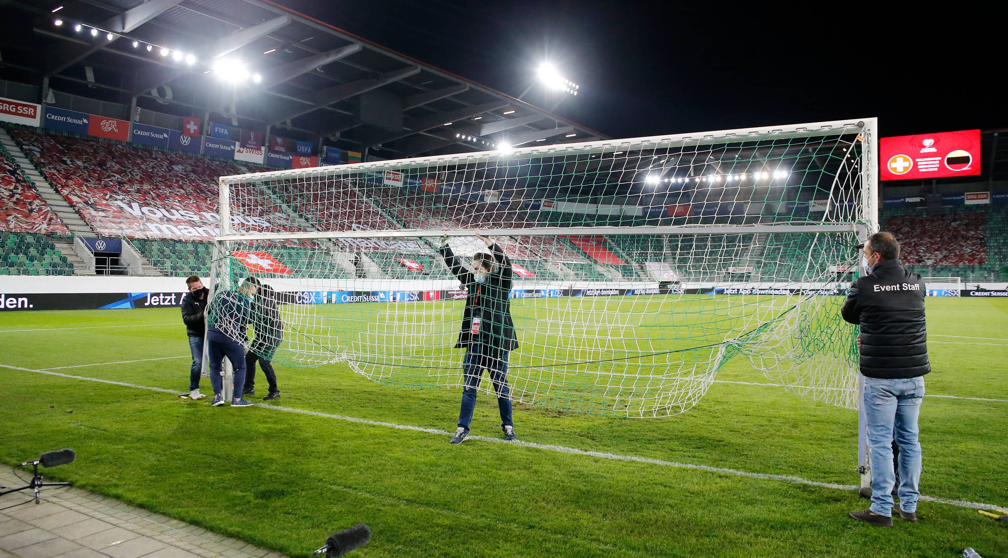 Kuriose Tor-Panne in Sankt Gallen: Vor dem Länderspiel gegen Litauen am 28. März 2021 gab es einige Probleme mit dem Tor.