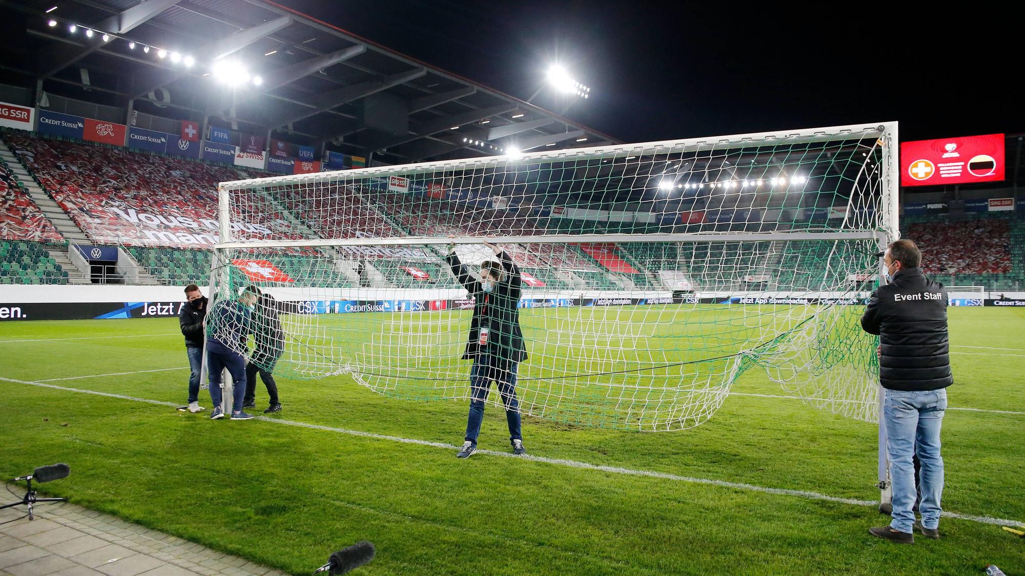 Kuriose Tor-Panne in Sankt Gallen: Vor dem Länderspiel gegen Litauen am 28. März 2021 gab es einige Probleme mit dem Tor.