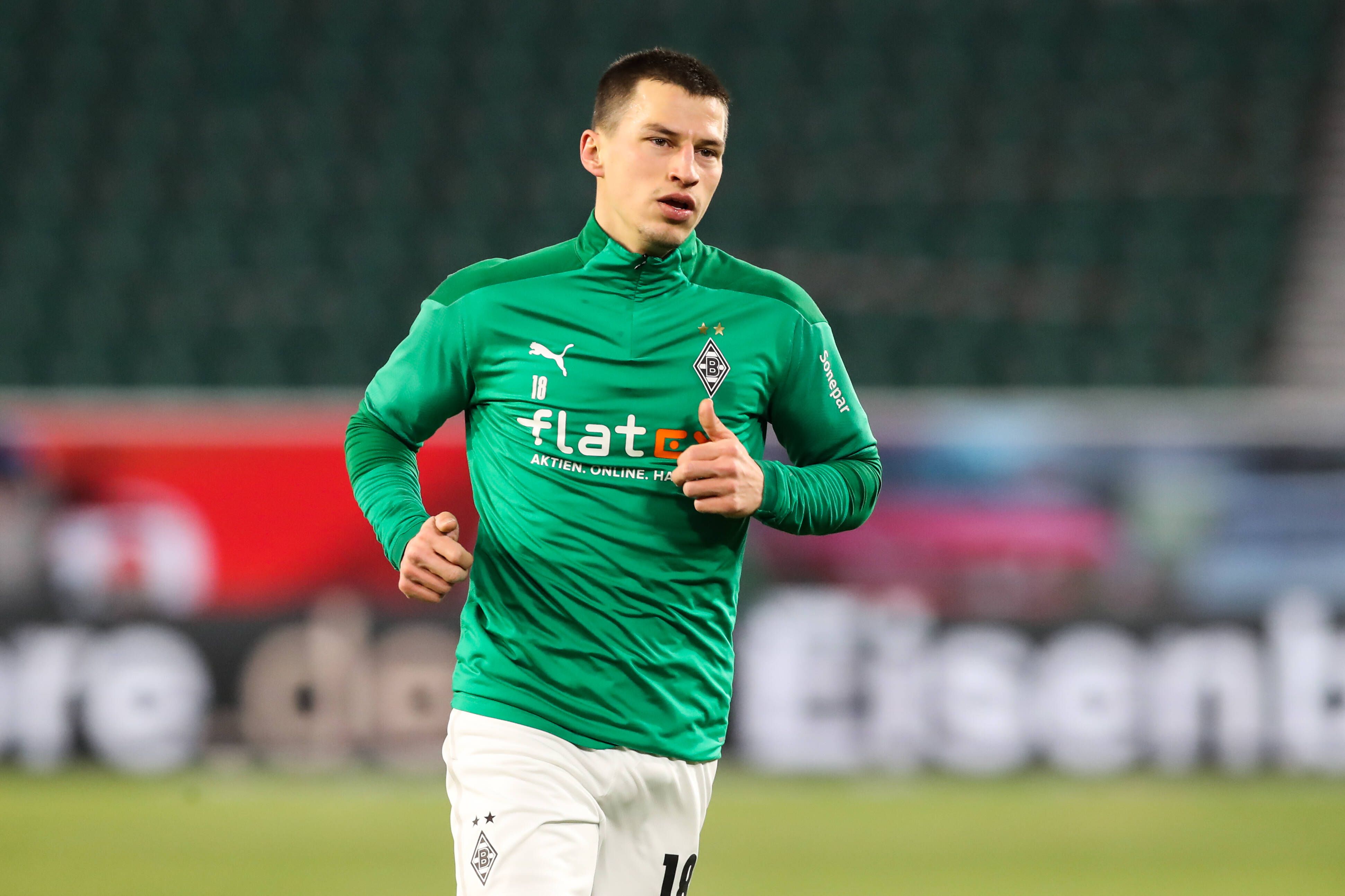 Gladbachs Stefan Lainer, beim Aufwärmen, für das Bundesligaspiel der Gladbacher gegen Wolfsburg am 14. Februar 2021.