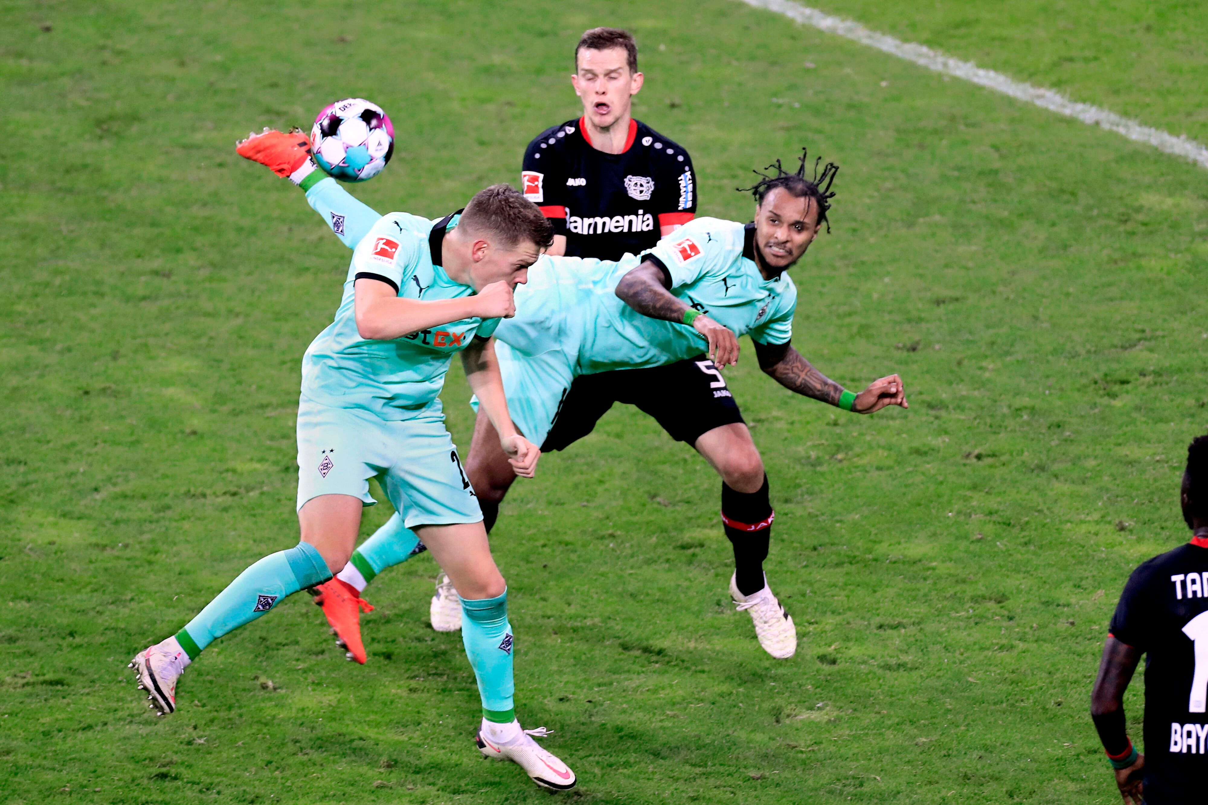 Valentino Lazaro, Ex-Spieler von Borussia Mönchengladbach, ist für seinen am 9. November 2021 erzielten Scorpion-Kick-Treffer im Match gegen Bayer Leverkusen