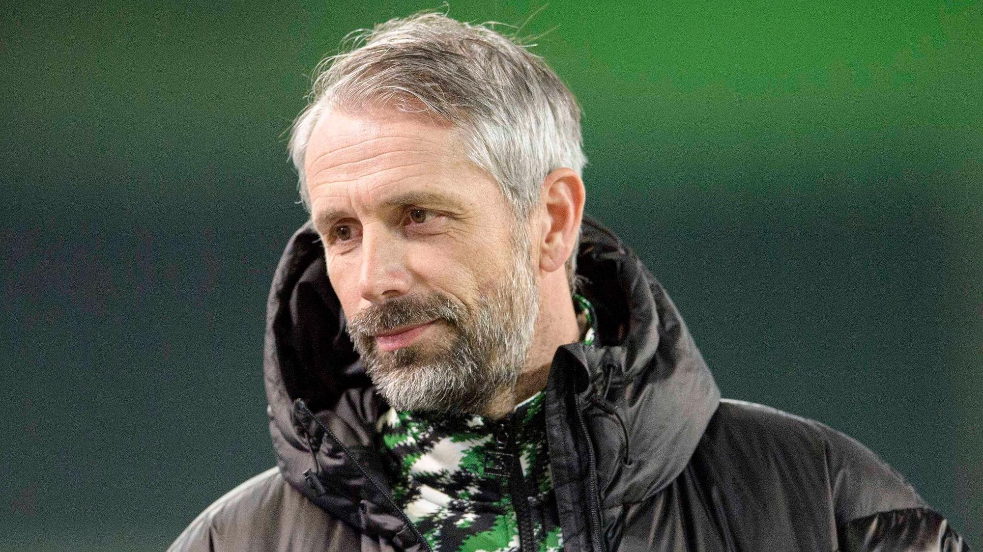 Gladbach-Trainer Marco Rose, auf diesem Foto am 2. März 2021 zu sehen, blickt auf das Spielfeld im Borussia-Park.