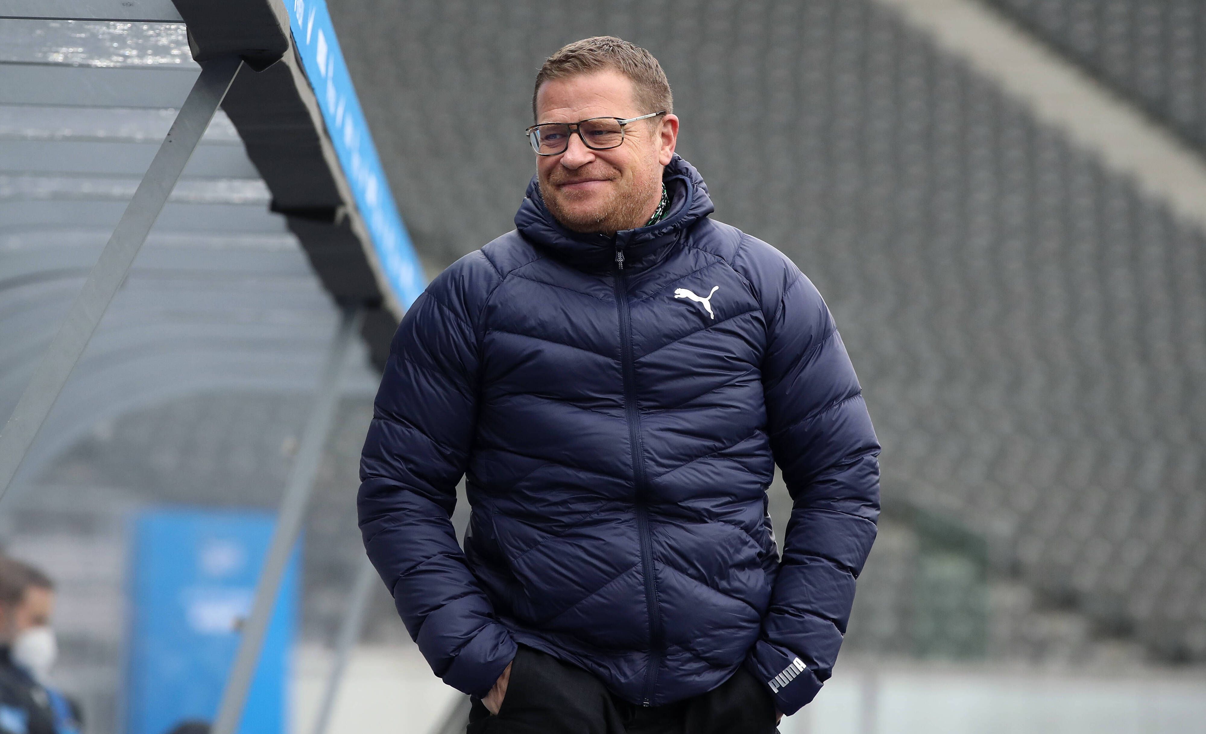 Gladbach-Manager Max Eber am 10.April 2021 beim Bundesliga-Spiel zwischen Gladbach und Hertha BSC an der Seitenlinie.