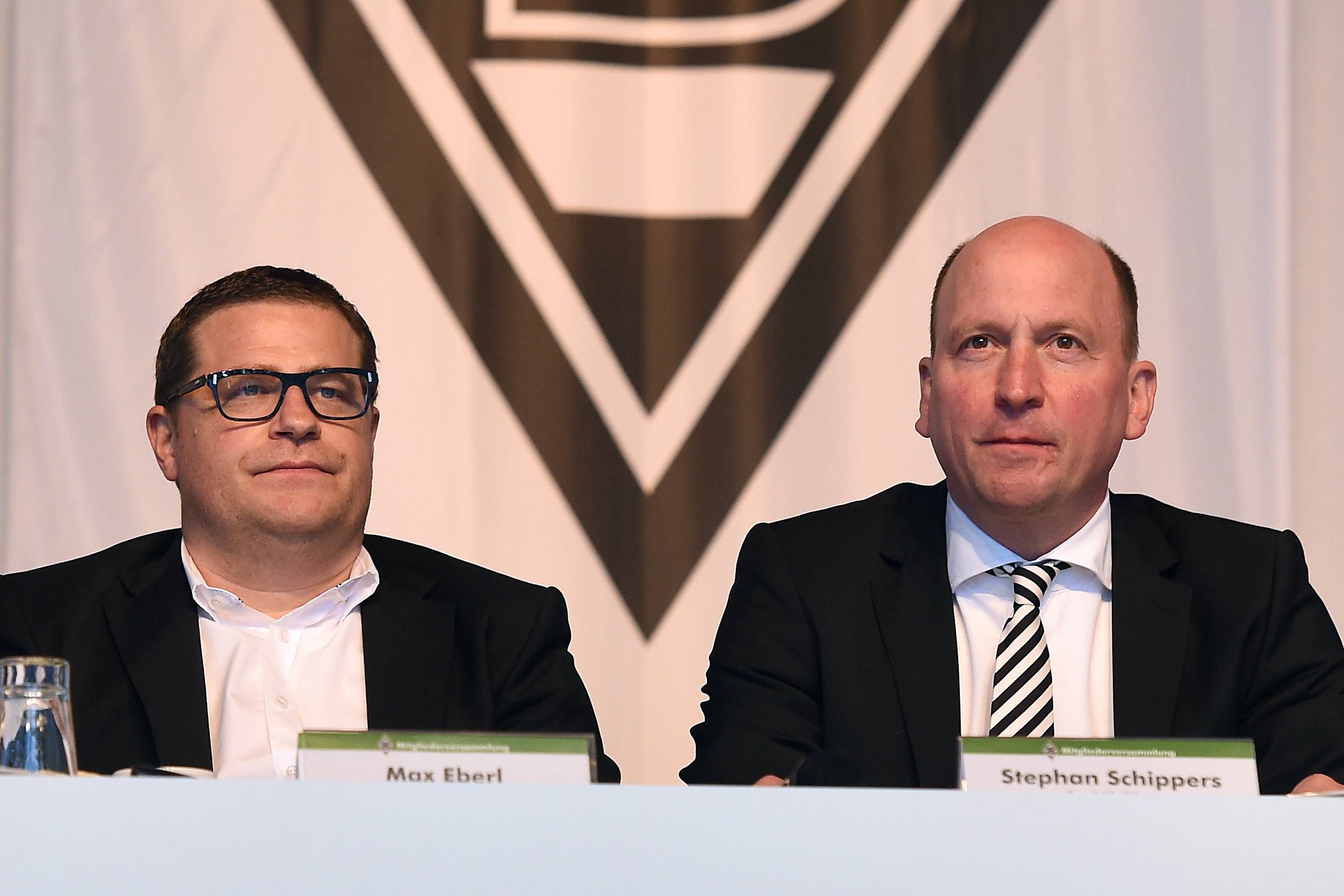 Gladbachs Sportdirektor Max Eberl und Geschäftsführer Stephan Schippers bei einer Veranstaltung am 3. April 2017 im Borussia Park.