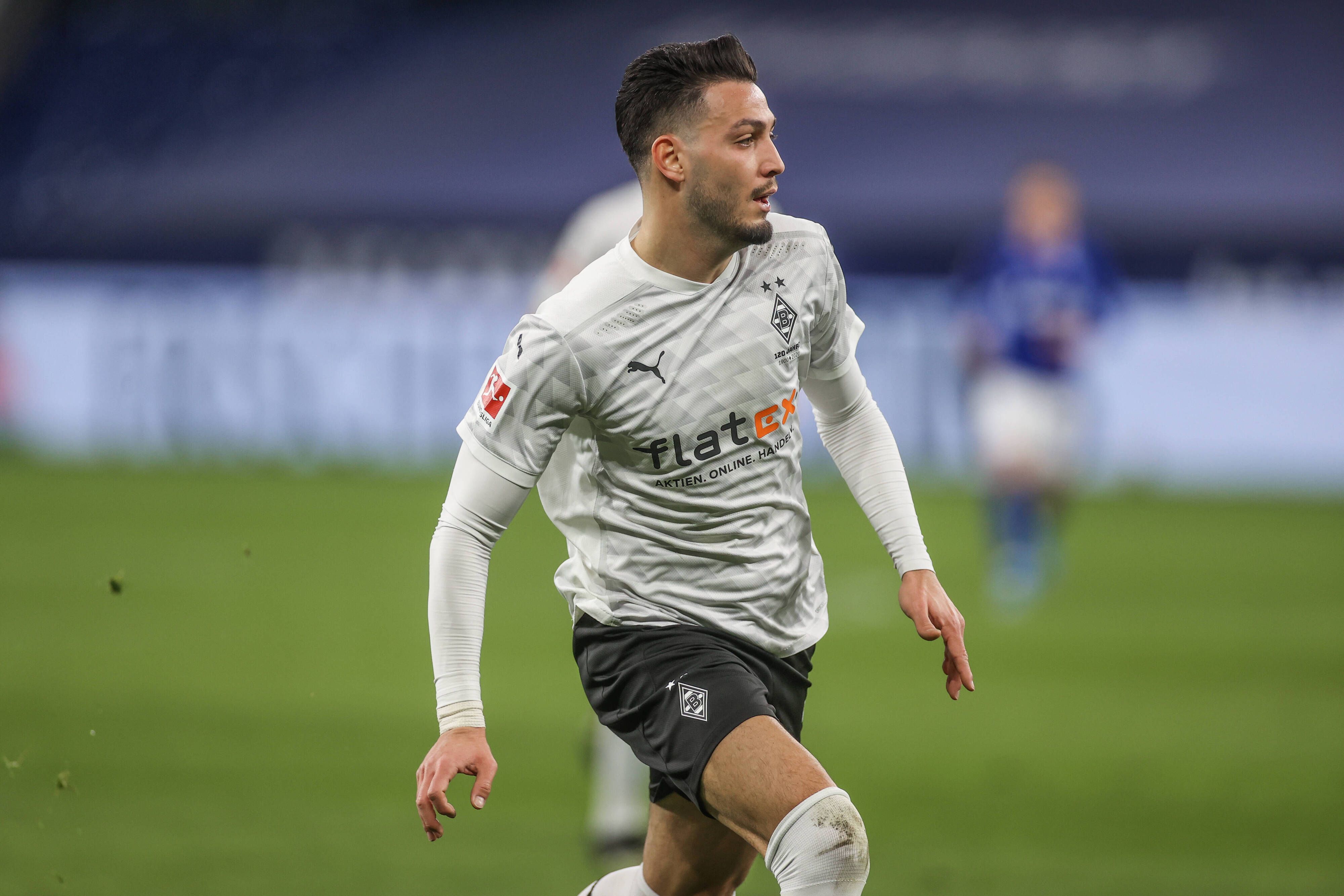 Gladbachs Ramy Bensebaini am 20. März 2021 bei Borussias Auswärtsspiel auf Schalke,